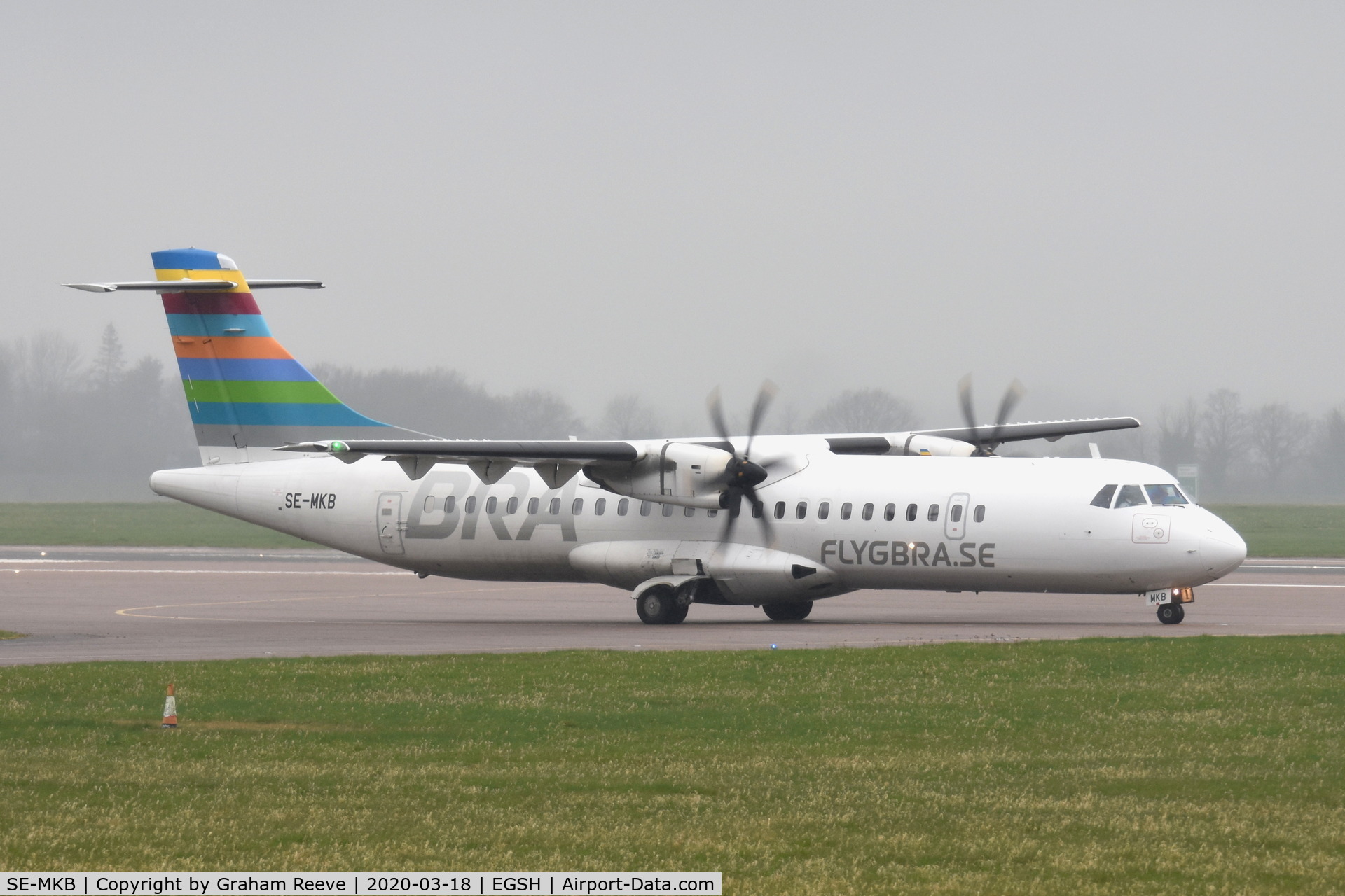 SE-MKB, 2015 ATR 72-212A C/N 1308, Departing from Norwich.