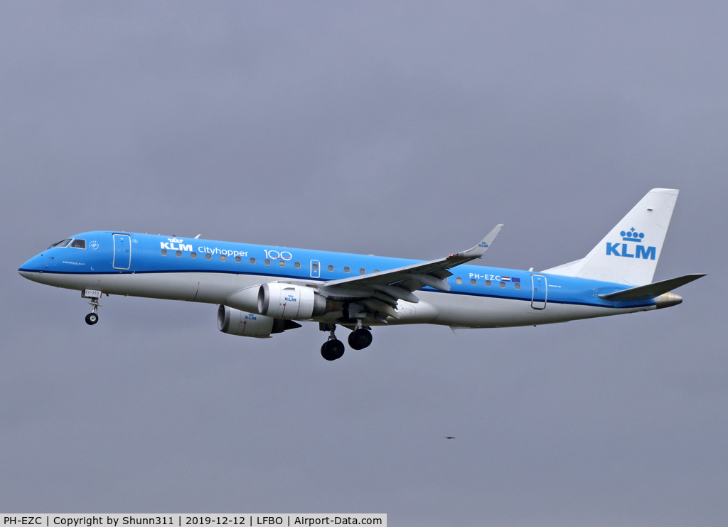 PH-EZC, 2008 Embraer 190LR (ERJ-190-100LR) C/N 19000250, Landing rwy 32R with additional '100' titles... new c/s