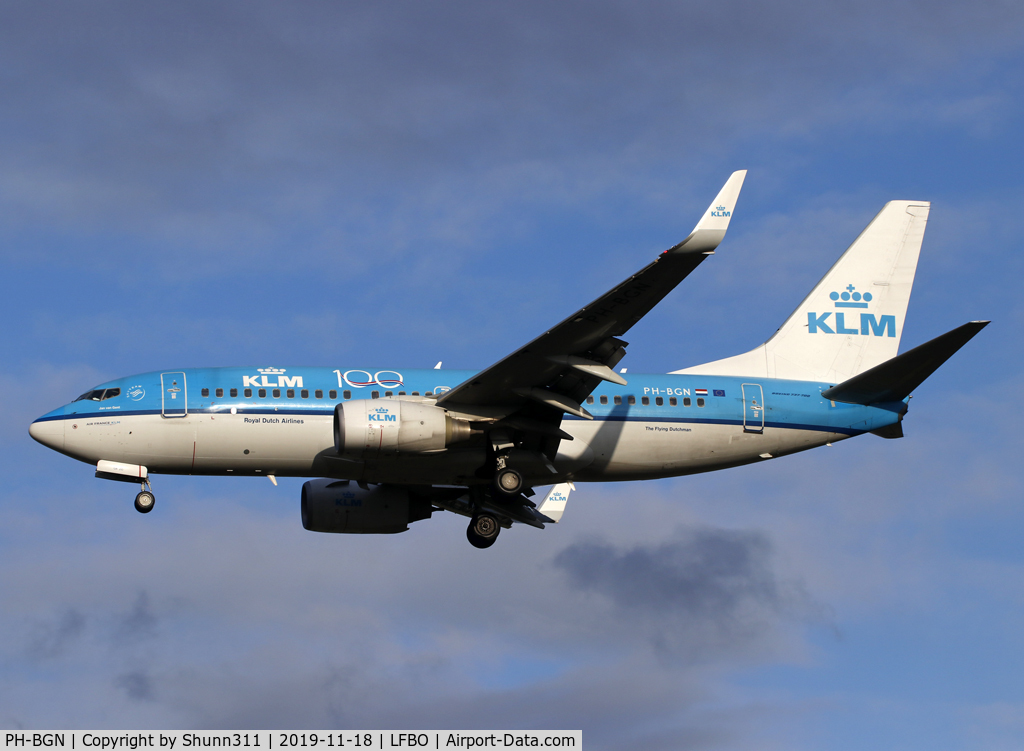 PH-BGN, 2011 Boeing 737-7K2 C/N 38125, Landing rwy 32L with additional '100' titles...