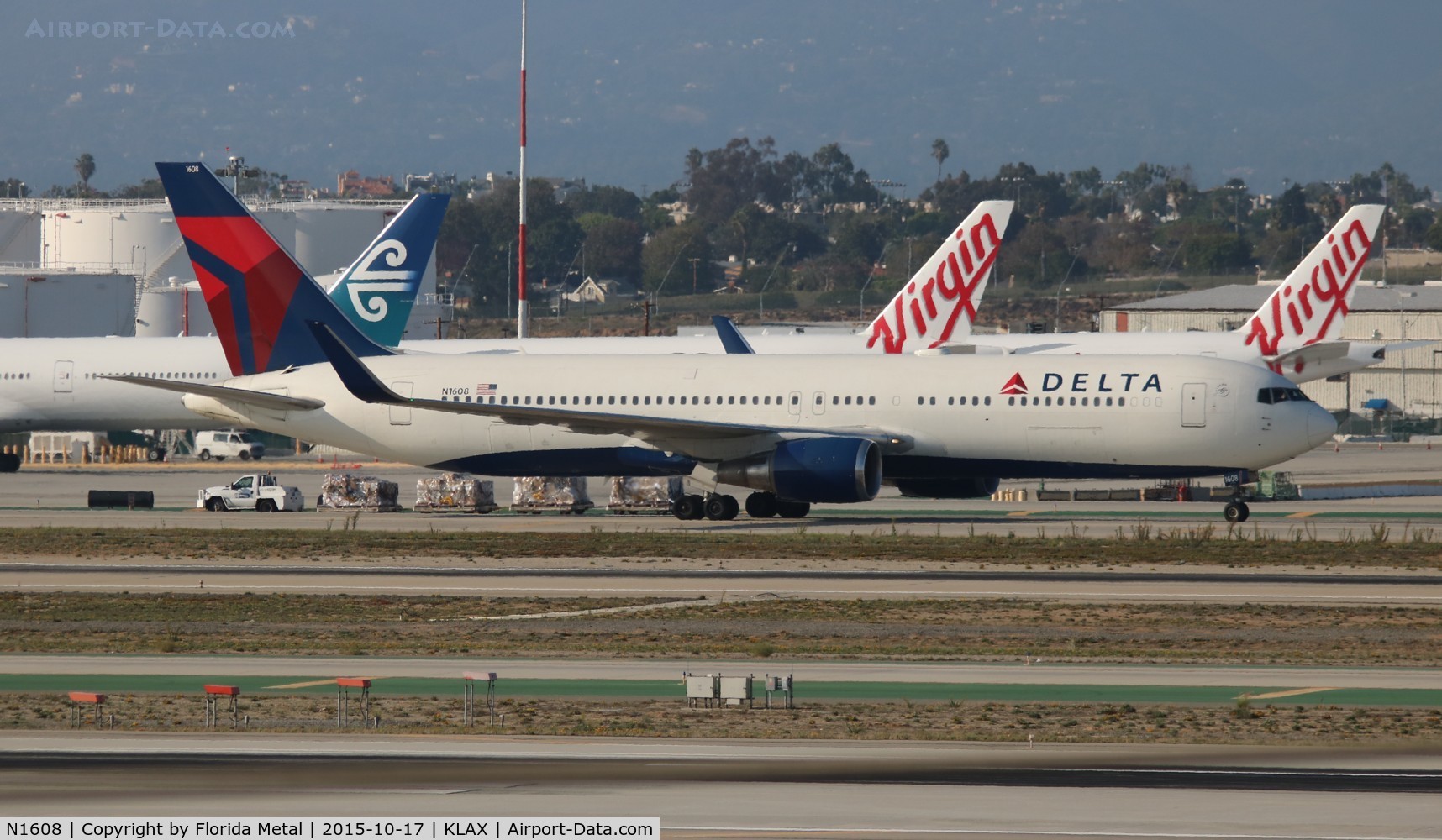 N1608, 2000 Boeing 767-332 C/N 30573, Delta