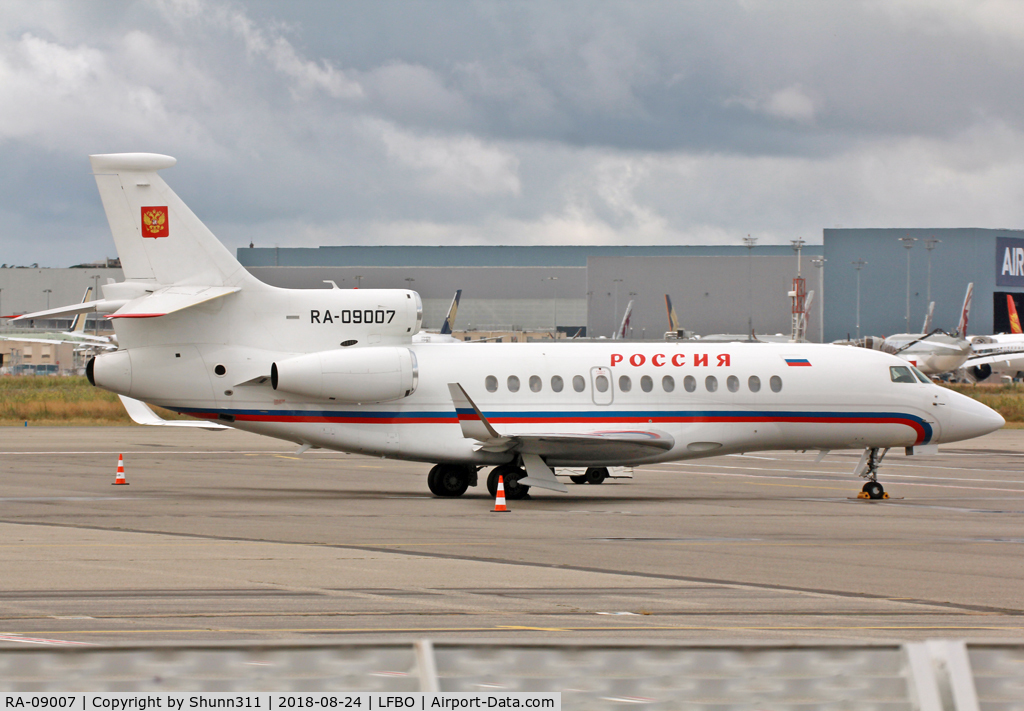 RA-09007, 2008 Dassault Falcon 7X C/N 20, Parked at the General Aviation area...