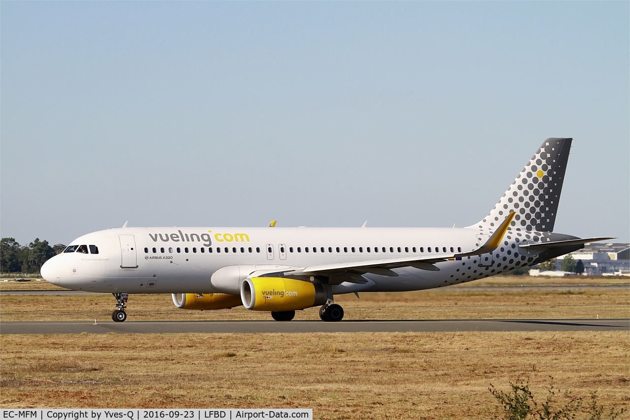 EC-MFM, 2015 Airbus A320-232 C/N 6571, Airbus A320-232, Taxiing to holding point rwy 05, Bordeaux Mérignac airport (LFBD-BOD)
