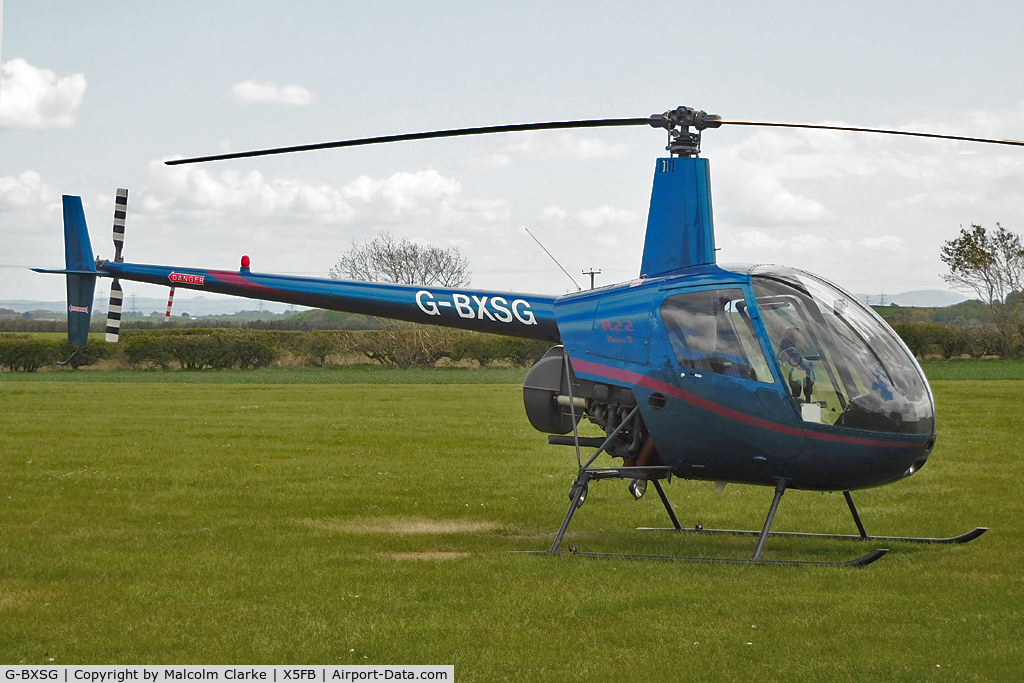 G-BXSG, 1998 Robinson R22 Beta C/N 2789, Robinson R22 Beta, Fishburn Airfield, May 10th 2018.