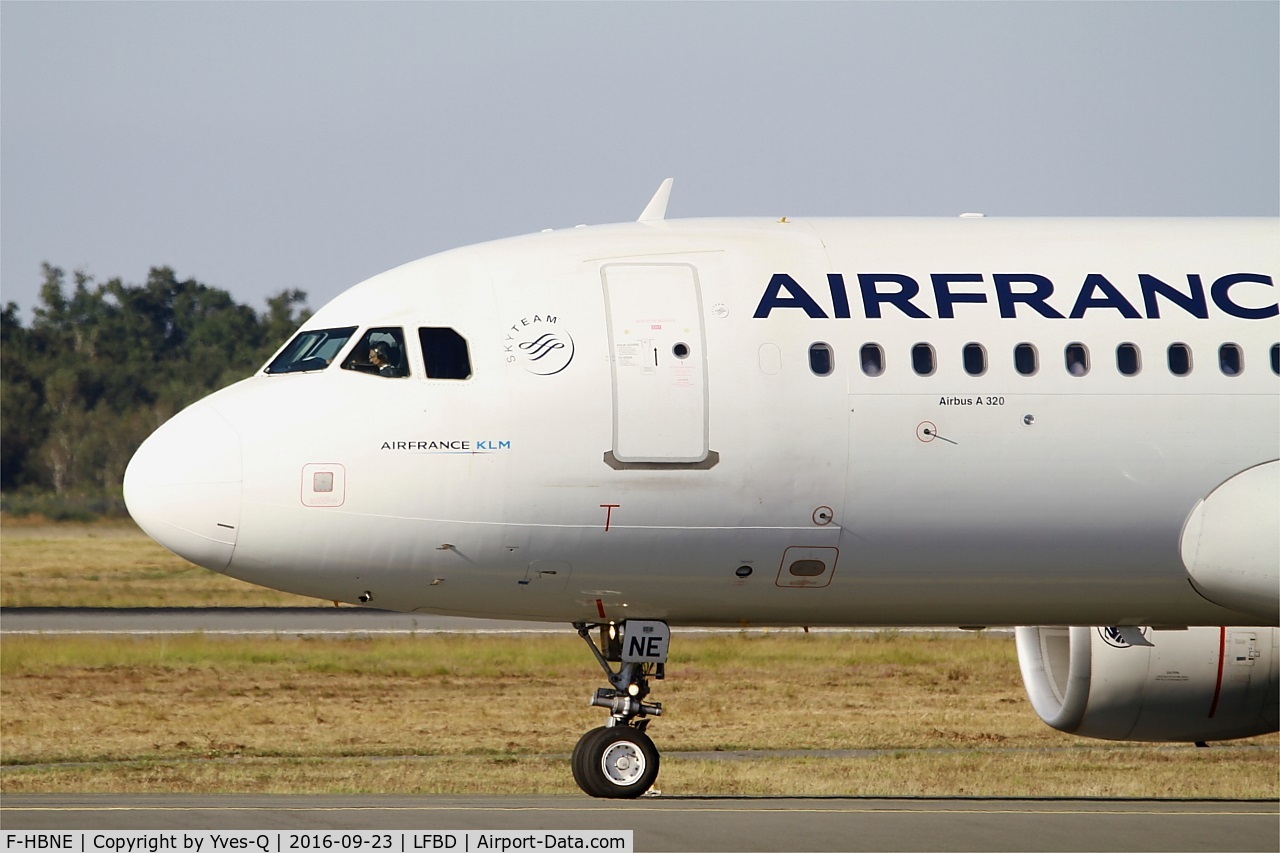 F-HBNE, 2011 Airbus A320-214 C/N 4664, Airbus A320-214, Holding point rwy 05, Bordeaux Mérignac airport (LFBD-BOD)