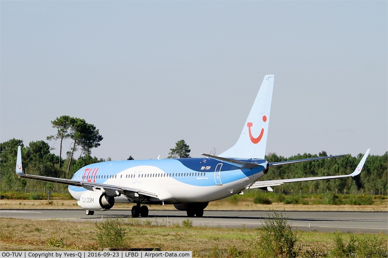 OO-TUV, 2011 Boeing 737-86J C/N 36883, Boeing 737-86J, Lining up rwy 05, Bordeaux Mérignac airport (LFBD-BOD)