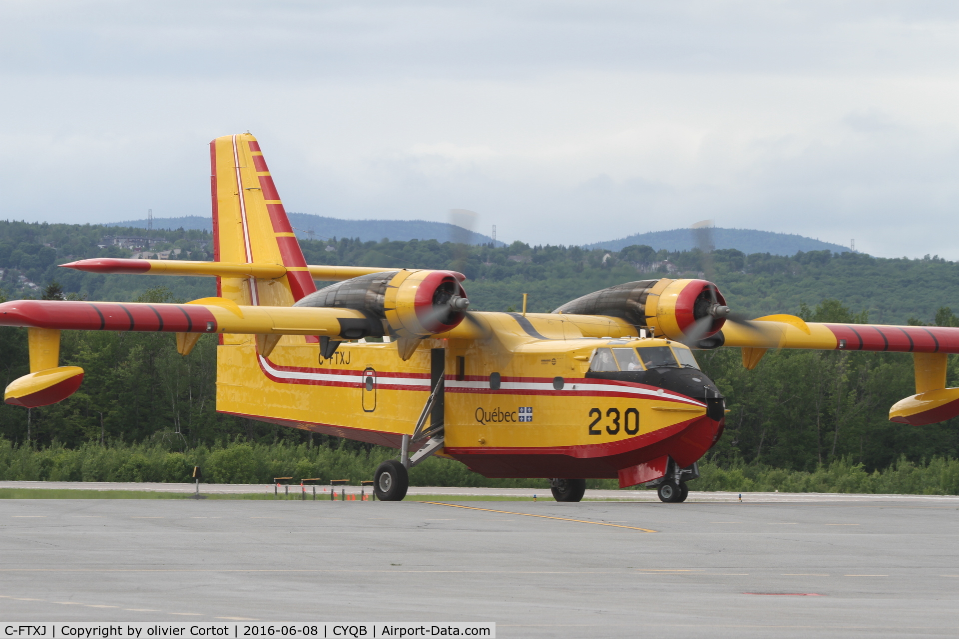 C-FTXJ, 1970 Canadair CL-215-I (CL-215-1A10) C/N 1017, training mission, june 2016