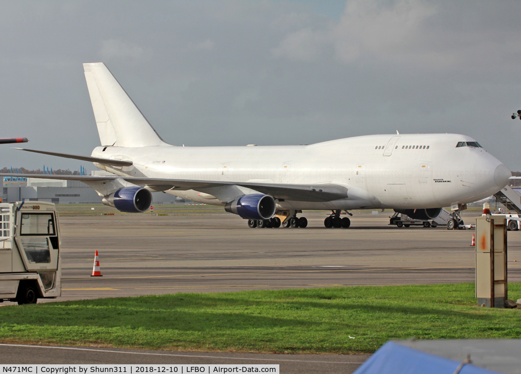 N471MC, 1997 Boeing 747-412 C/N 26557, Parked at the Cargo area... All white with blue engines and small titles on cockpit...