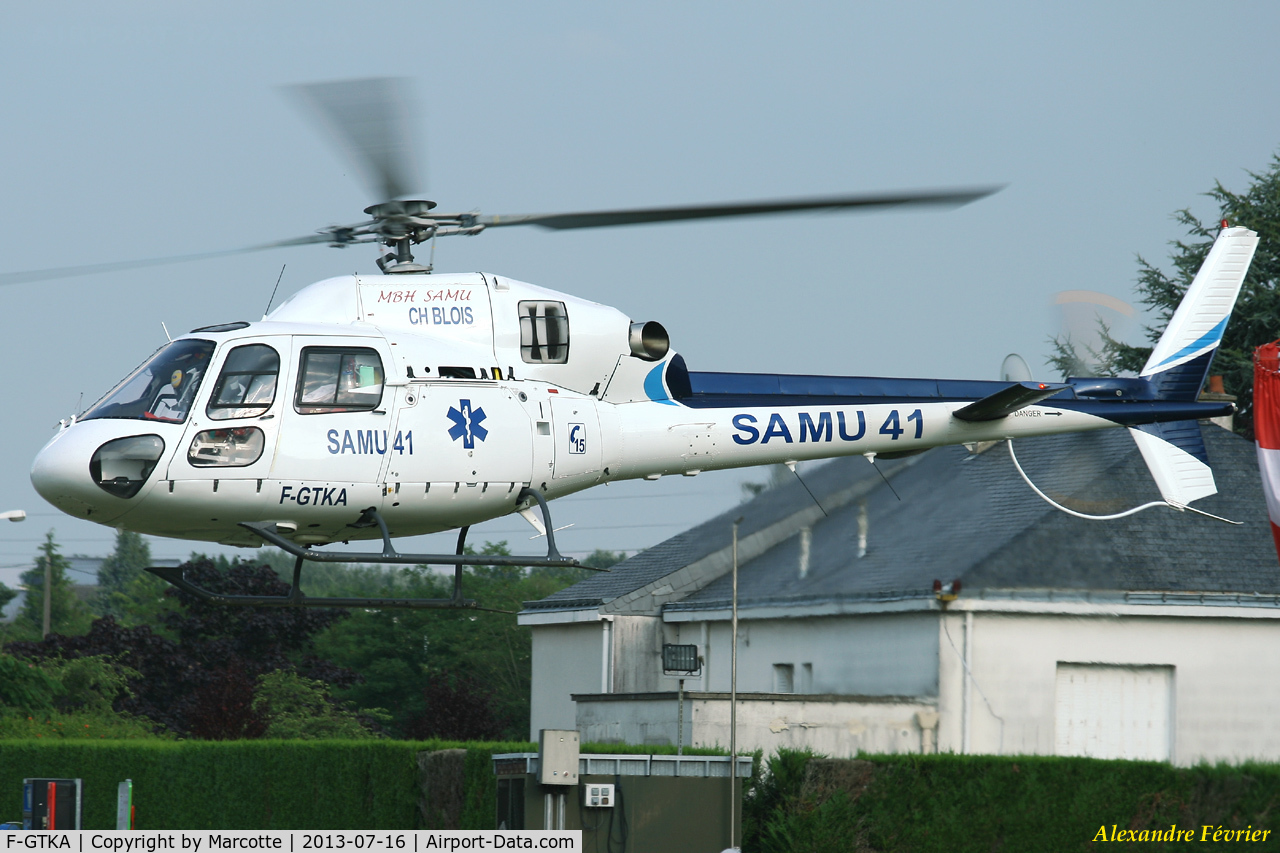 F-GTKA, Eurocopter AS-355N Ecureuil 2 C/N 5141, Trousseau hospital. Operated by SAMU 41 in 2013.