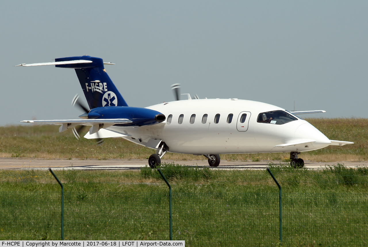 F-HCPE, 2008 Piaggio P-180 Avanti II C/N 1144, Taxiing for runway 02.