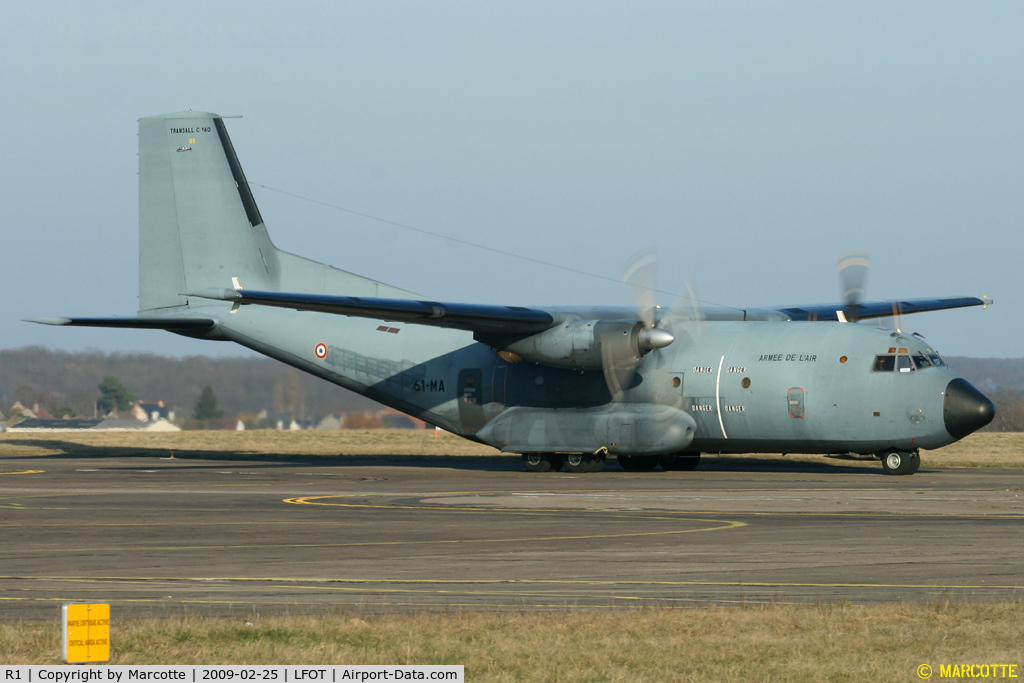 R1, Transall C-160R C/N 1, Taxiing for runway 02.