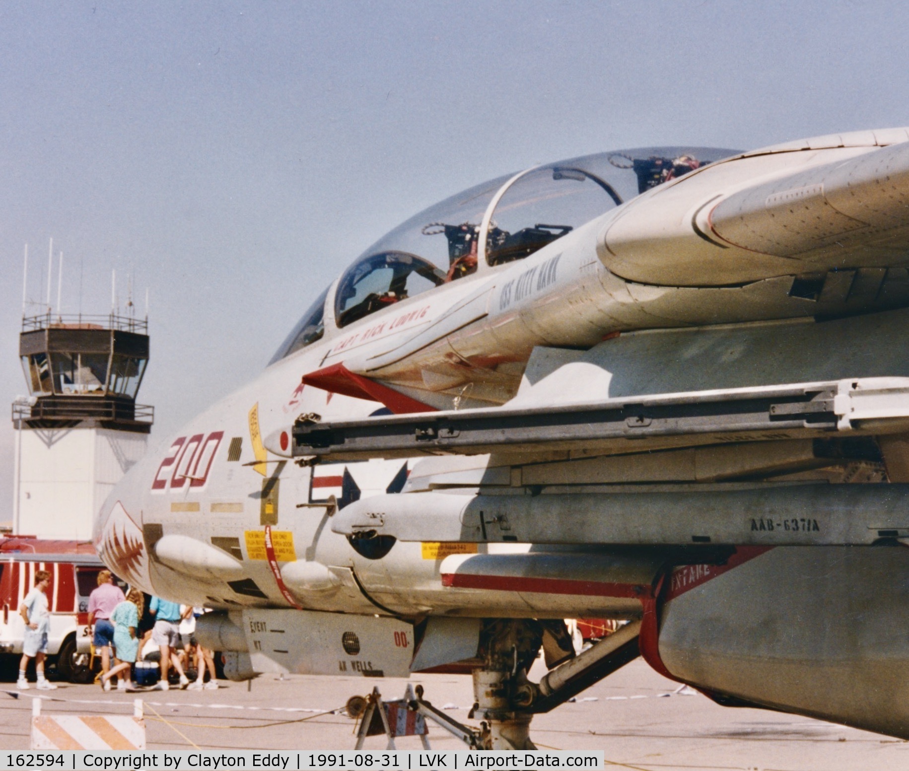 162594, Grumman F-14A C/N 516, Livermore Airport California 1991. VF-111 Sundowner. Captain Rick 'Wigs' Ludwig and Kevin 'Soy' Roe. This same aircraft crashed in the Gulf of Mexico 2002. Pilots minor injuries.