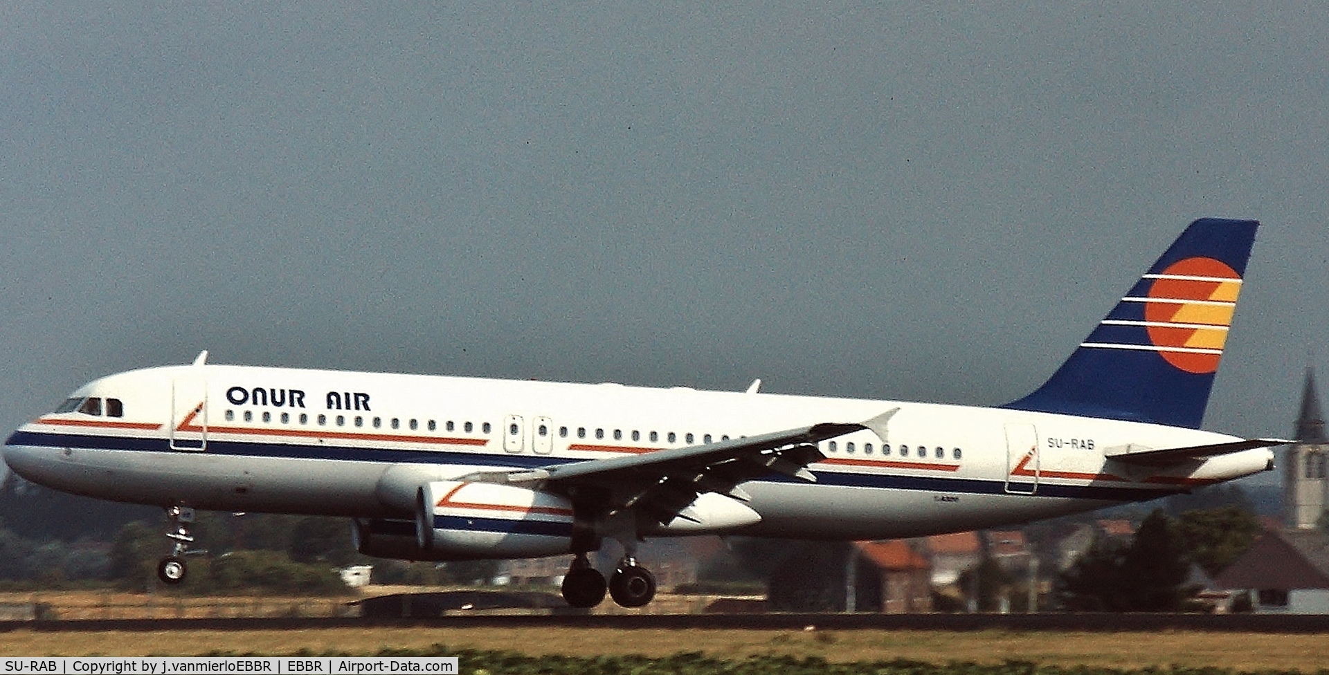 SU-RAB, 1992 Airbus A320-231 C/N 326, Landing BRU 25L
