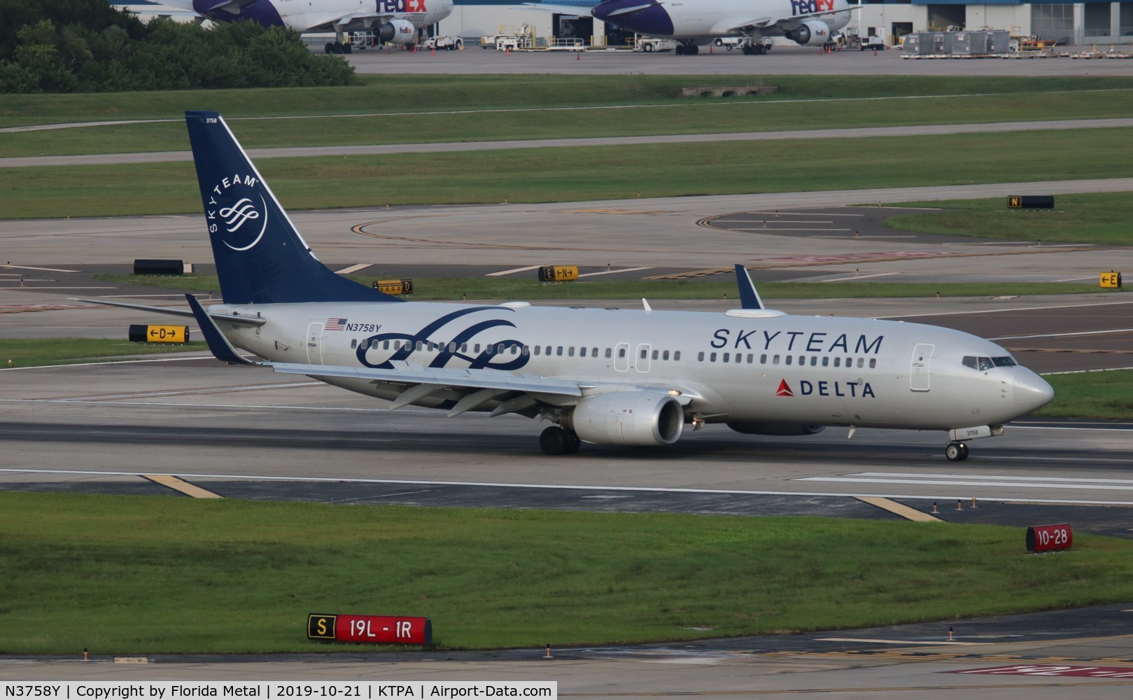 N3758Y, 2001 Boeing 737-832 C/N 30814, Delta 737-832