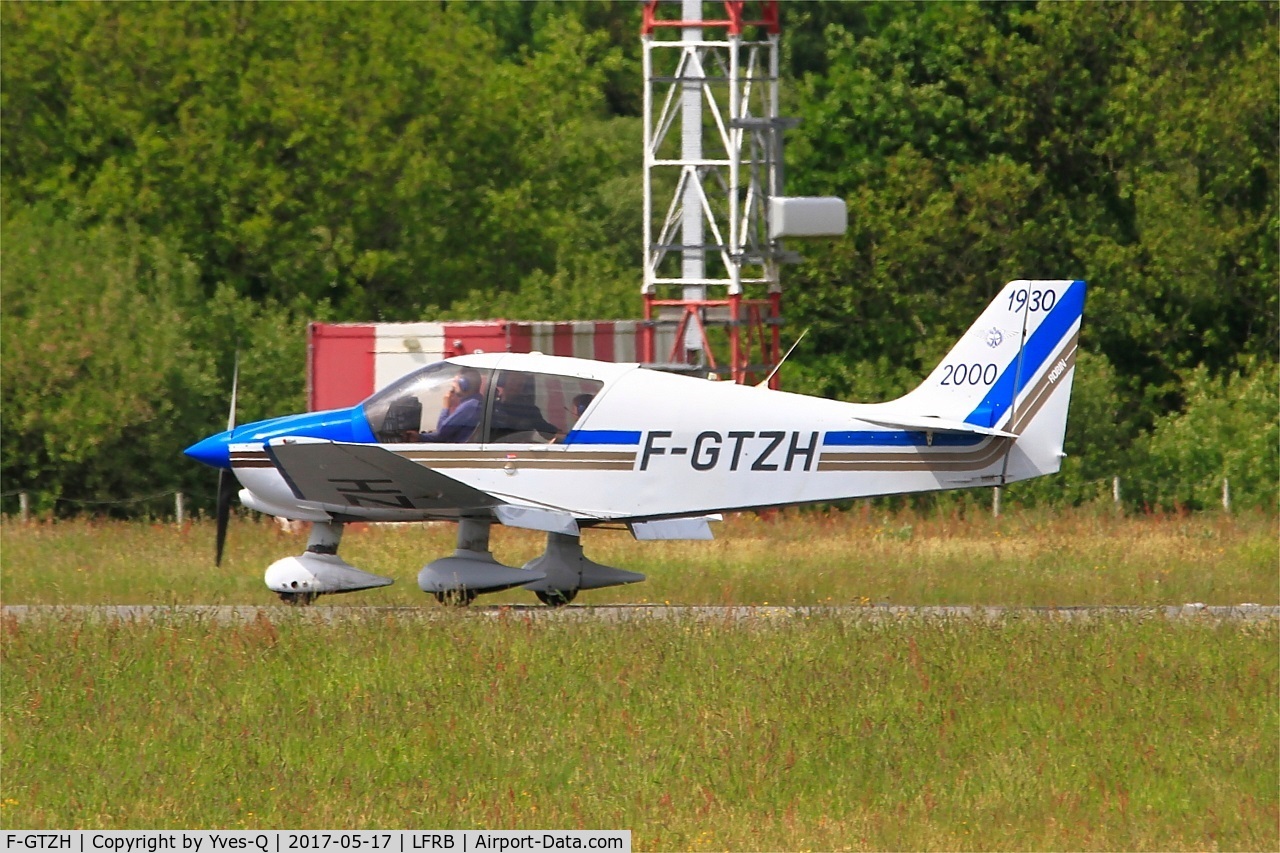 F-GTZH, Robin DR-400-120 Petit Prince C/N 2455, Robin DR-400-120 Petit Prince, Landing Rwy 25L, Brest-Bretagne Airport (LFRB-BES)