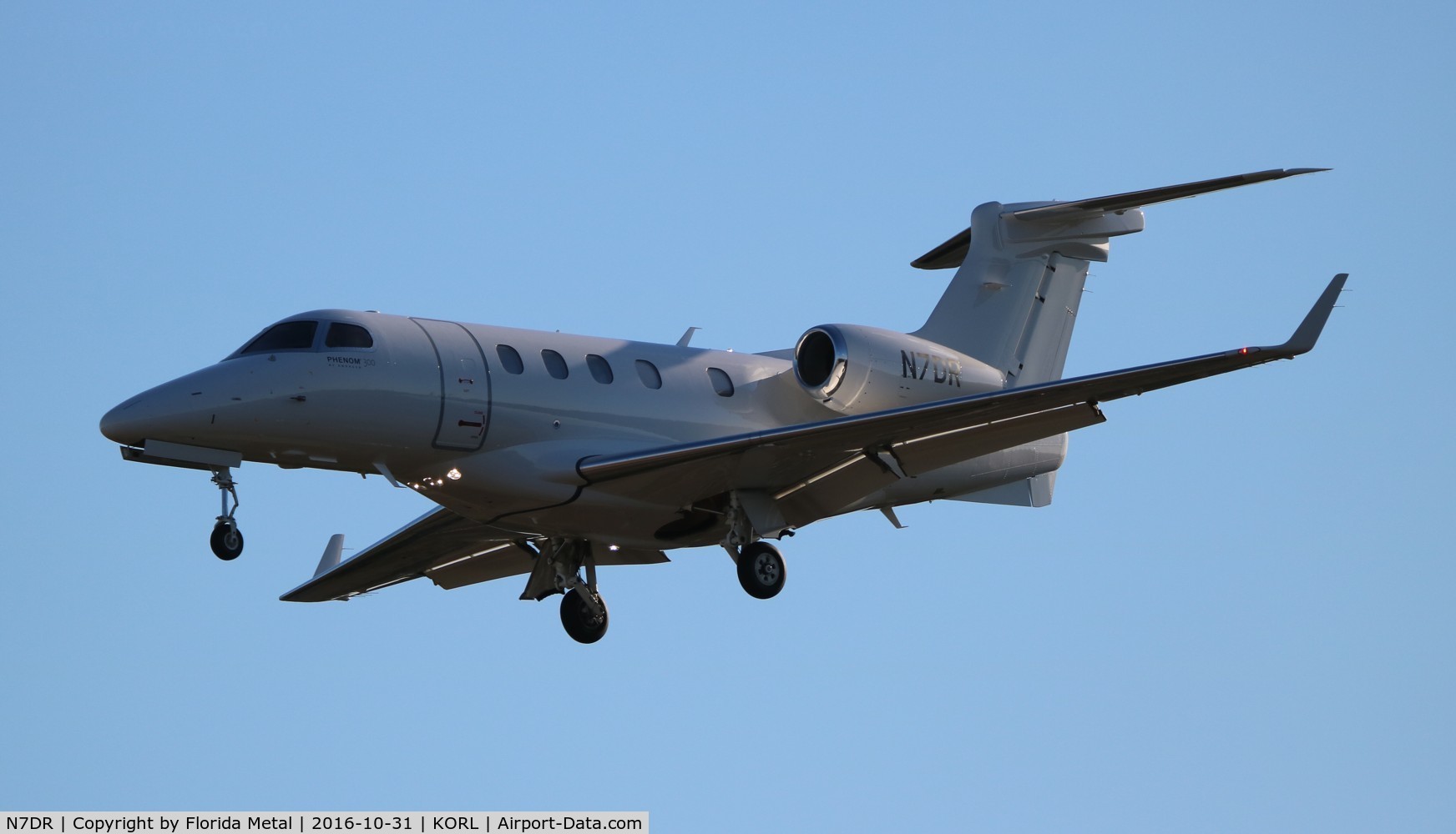 N7DR, 2015 Embraer EMB-505 Phenom 300 C/N 50500323, NBAA 2016