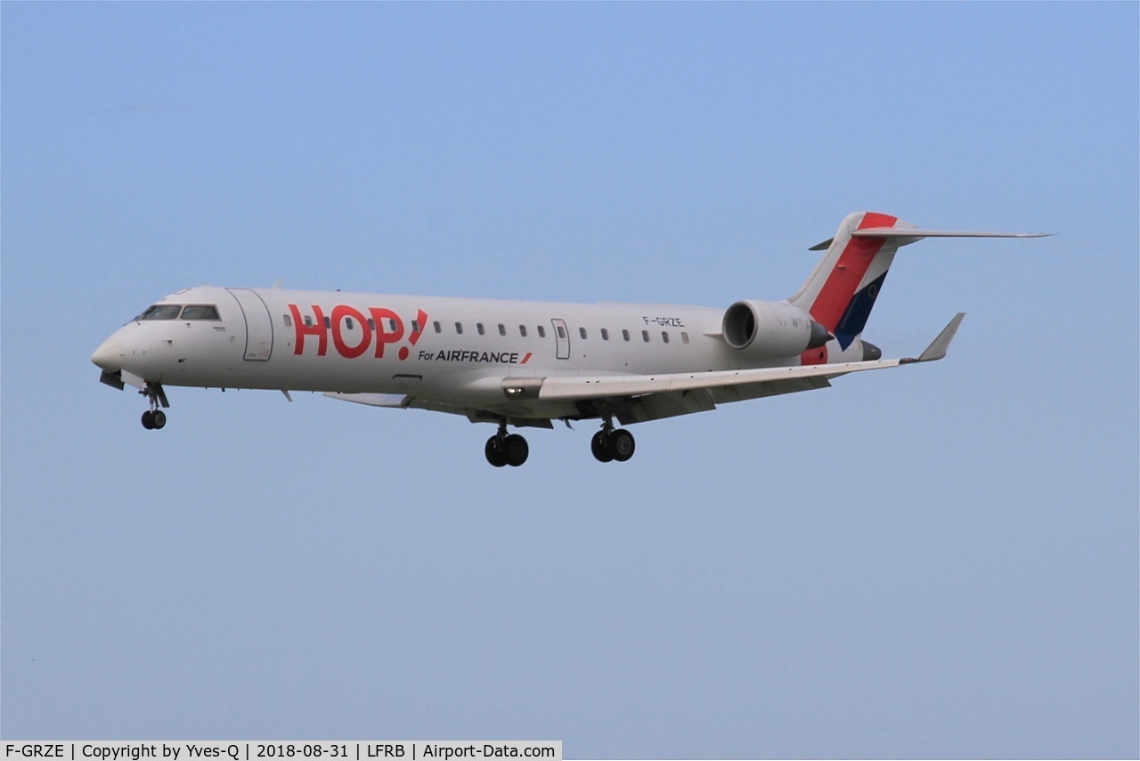 F-GRZE, 2001 Canadair CRJ-702 (CL-600-2C10) Regional Jet C/N 10032, Canadair Regional Jet CRJ-702, Short approach rwy 25L, Brest-Guipavas Airport (LFRB-BES)