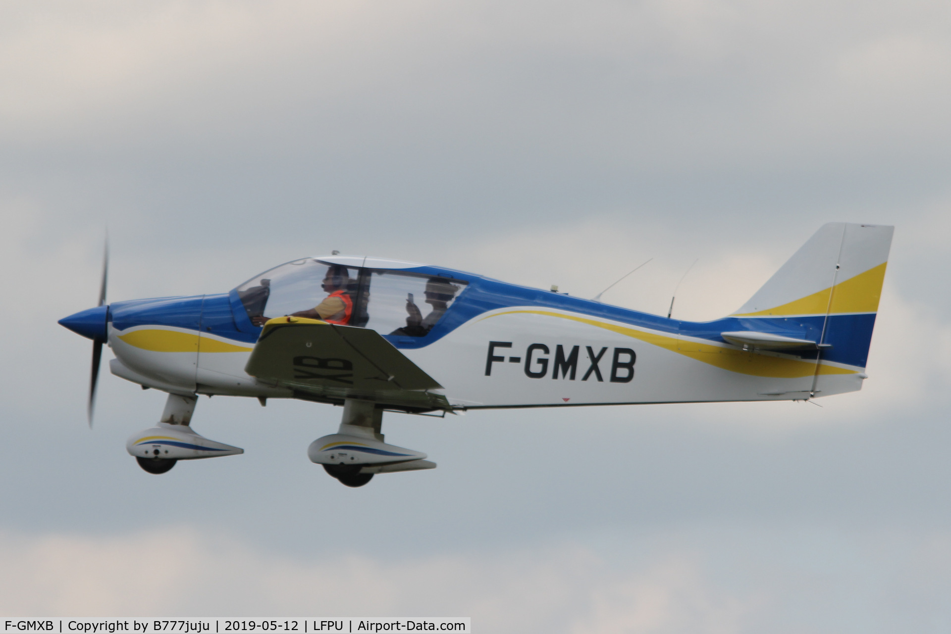 F-GMXB, Robin DR-400-120 C/N 2212, at Moret, new peint