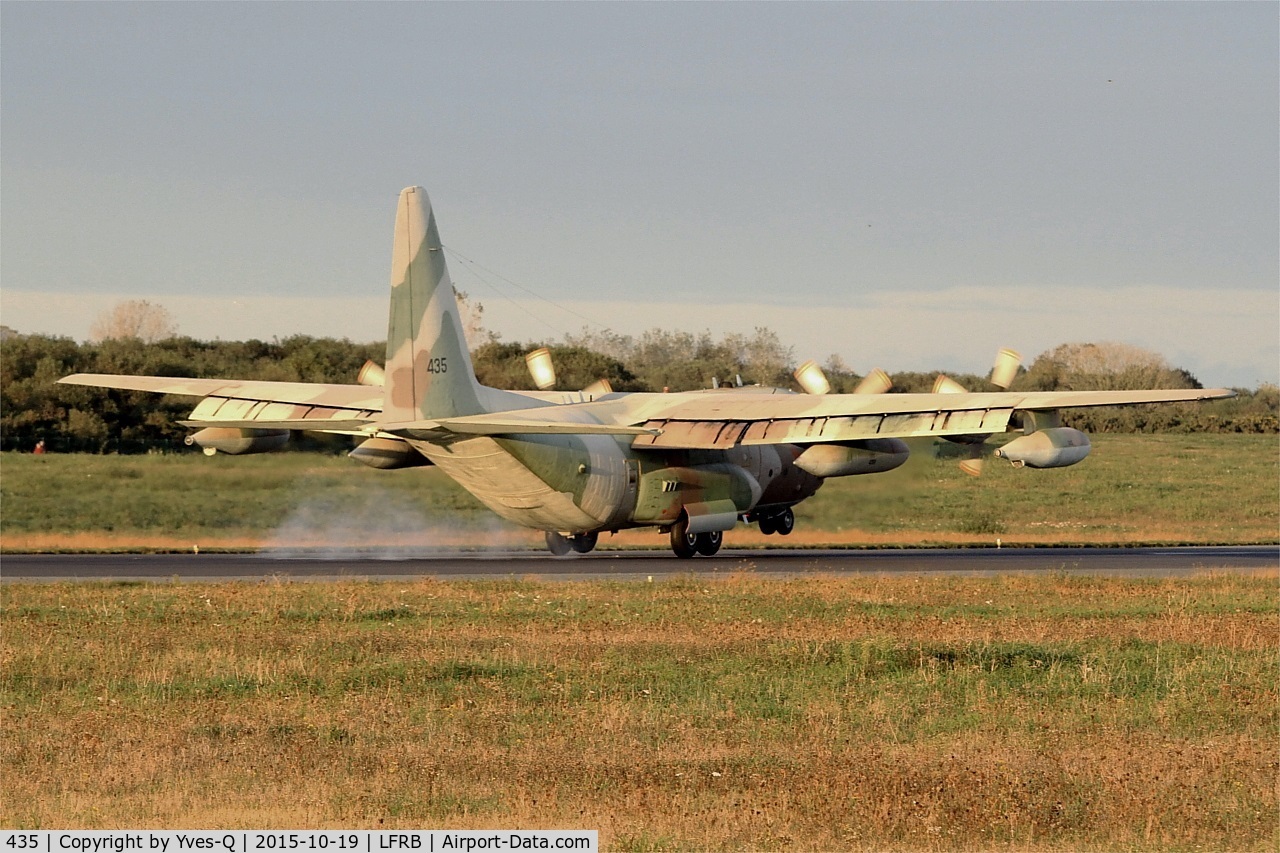 435, 1974 Lockheed C-130E Karnaf Hercules C/N 382-4668, Lockheed C-130H Karnaf, On final rwy 07R, Brest-Bretagne Airport (LFRB-BES)