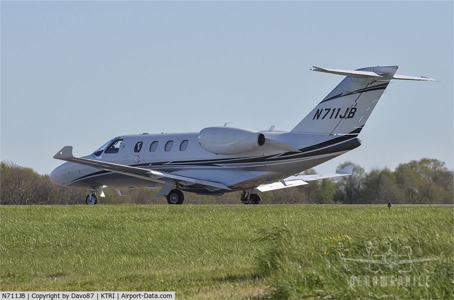 N711JB, 2017 Cessna 525 CitationJet C/N 525-0948, 2017 TEXTRON AVIATION INC 525 owned by CJ-M 03207 LLC awaiting clearance to take Runway 23 at Tri-Cities Airport (KTRI) and depart.