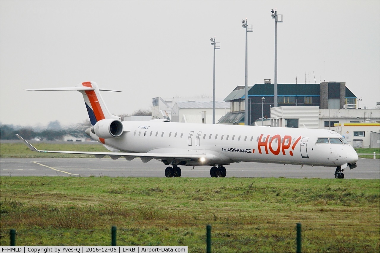 F-HMLD, 2010 Bombardier CRJ-1000EL NG (CL-600-2E25) C/N 19007, Bombardier CRJ-1000, Taxiing, Brest-Bretagne Airport (LFRB-BES)