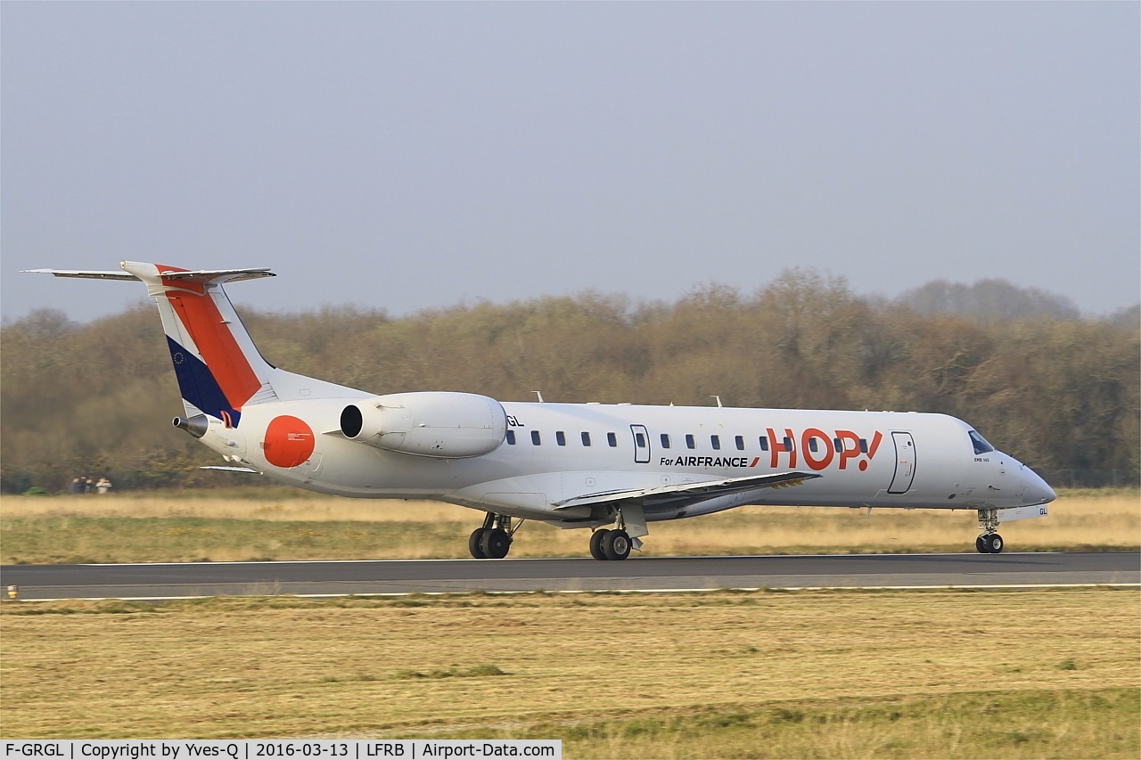 F-GRGL, 2001 Embraer EMB-145EU (ERJ-145EU) C/N 145375, Embraer EMB-145EU, Take off run rwy 07R, Brest-Bretagne Airport (LFRB-BES)
