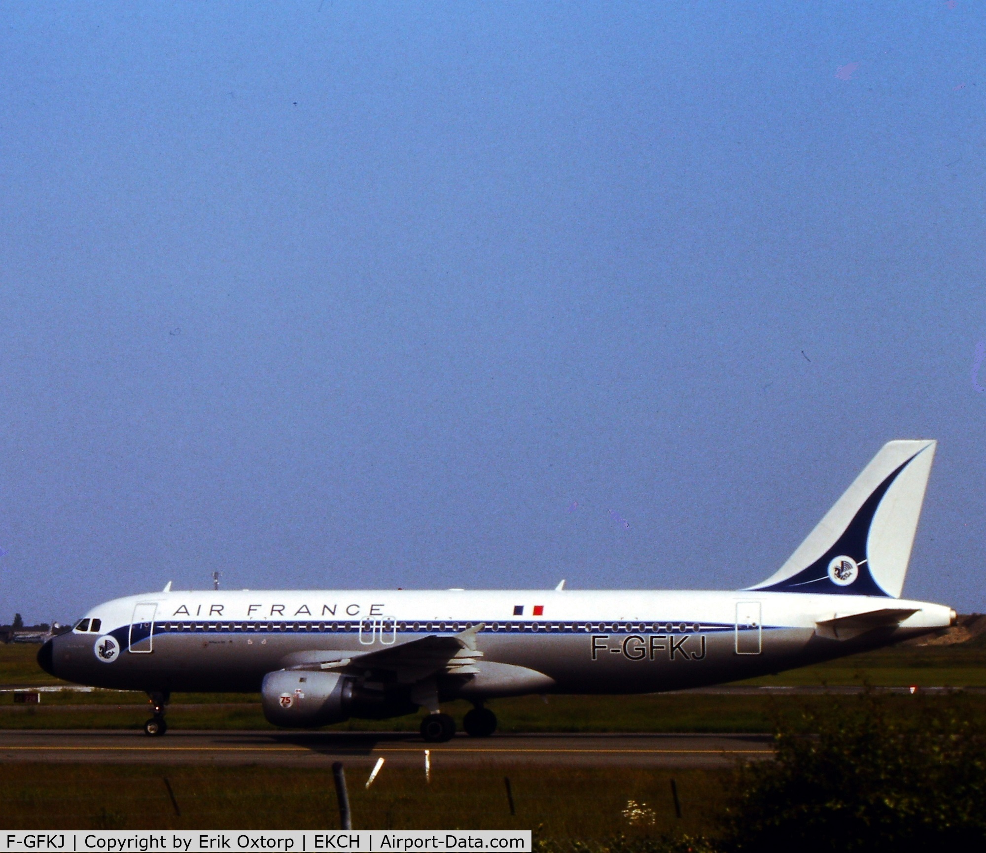 F-GFKJ, 1989 Airbus A320-211 C/N 0063, F-GFKJ landed rw 04L