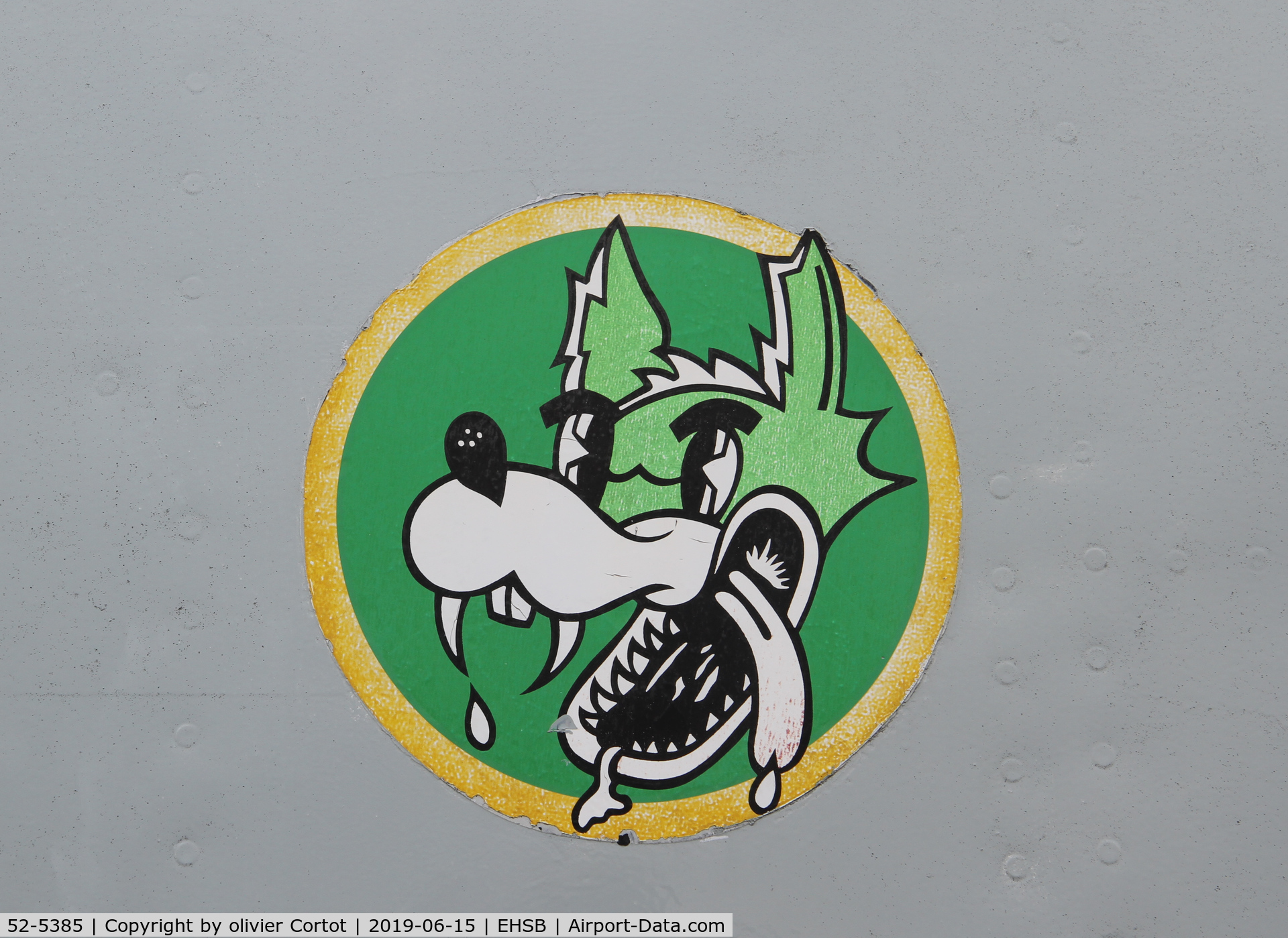 52-5385, 1952 North American F-86F Sabre C/N 191-876, the squadron insigna