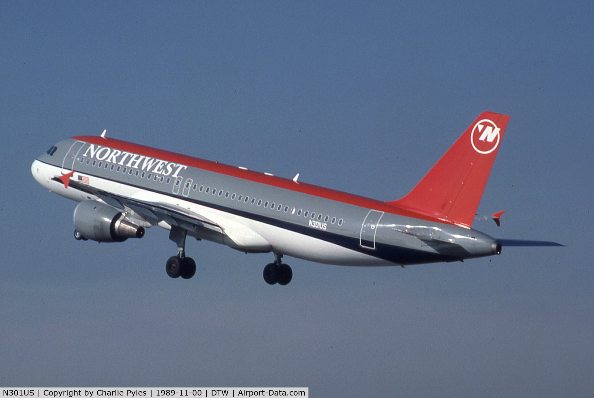 N301US, 1989 Airbus A320-211 C/N 031, Departing