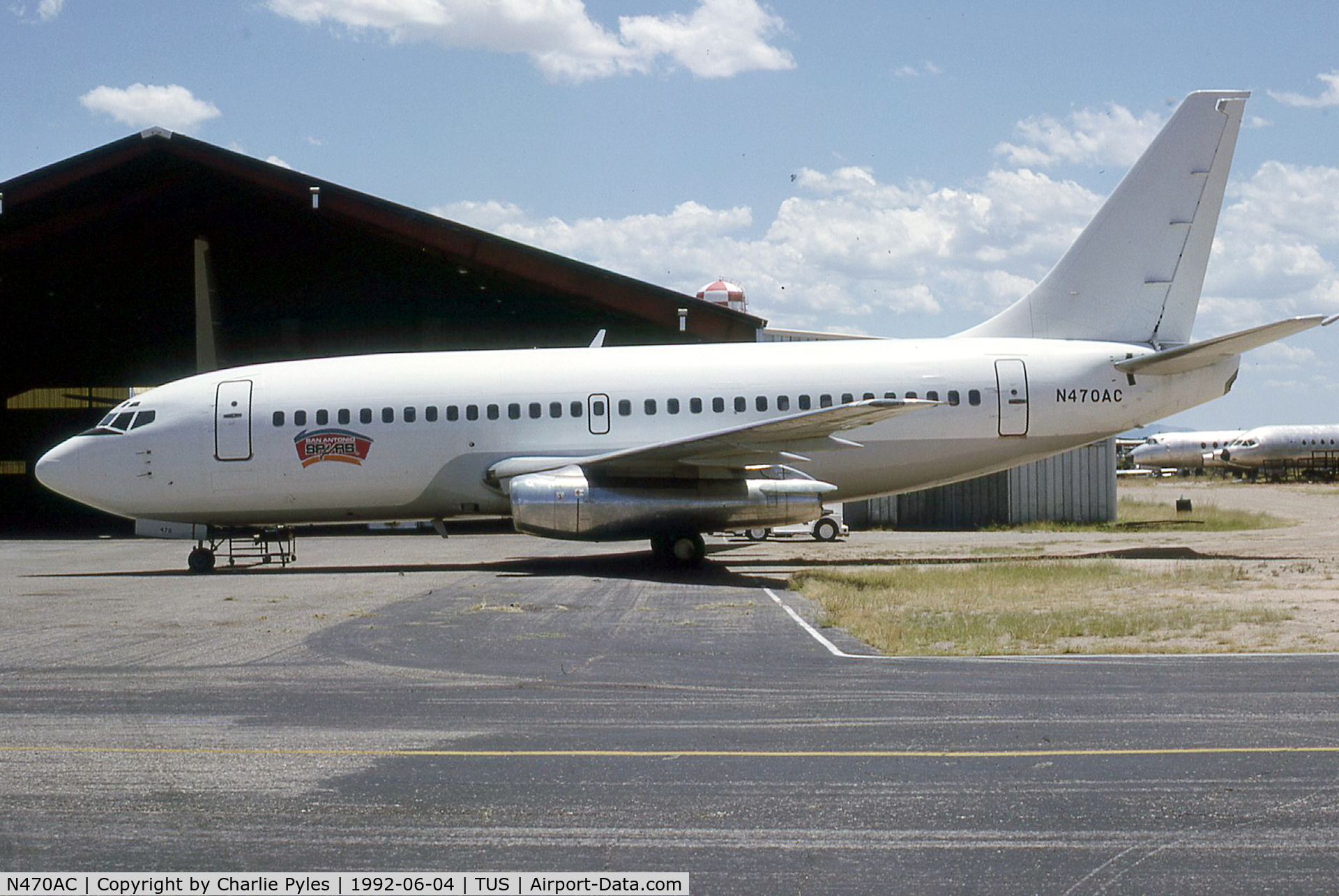 N470AC, 1989 Boeing 737-3L9 C/N 24570, San Antonio Spurs