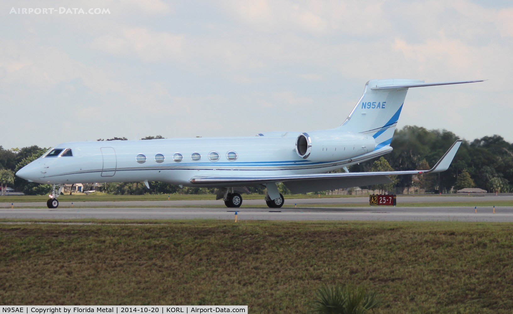 N95AE, 1998 Gulfstream Aerospace G-V C/N 562, NBAA 2014