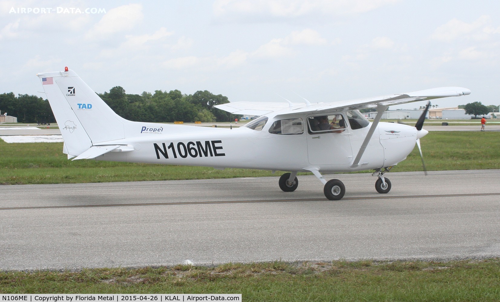 N106ME, 2000 Cessna 172S C/N 172S8479, SNF 2015