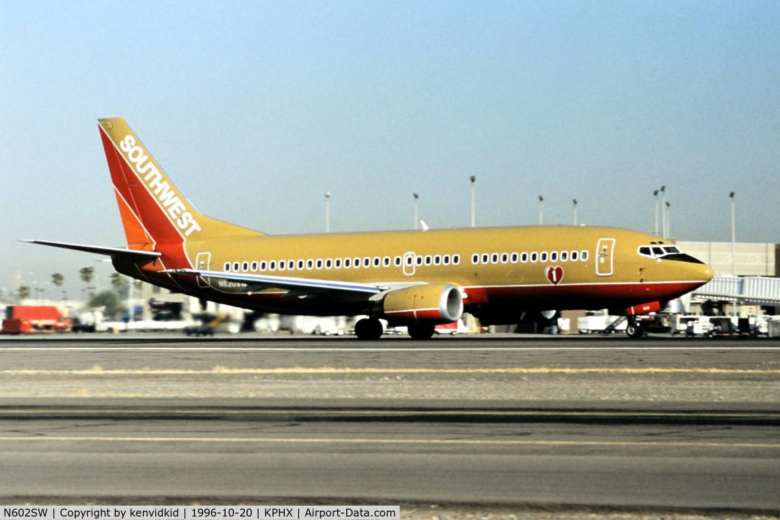 N602SW, 1995 Boeing 737-3H4 C/N 27953, At Phoenix Sky Harbor.