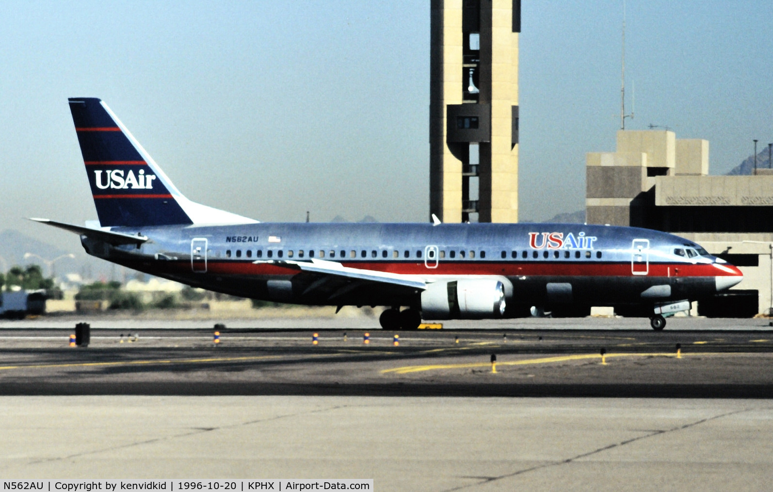 N562AU, 1987 Boeing 737-301 C/N 23550, At Phoenix Sky Harbor.