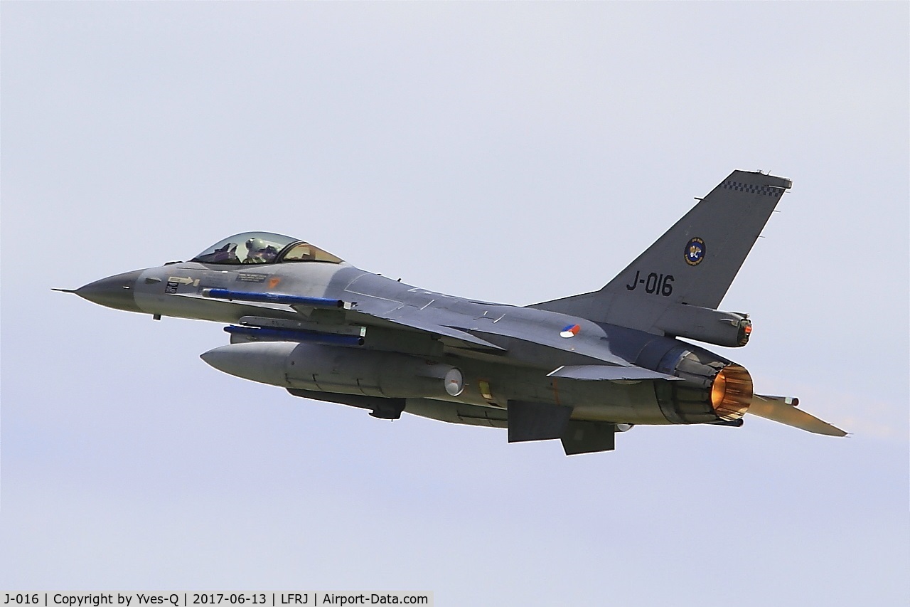 J-016, General Dynamics F-16AM Fighting Falcon C/N 6D-172, Fokker F-16AM Fighting Falcon, Take off rwy 08, Landivisiau Naval Air Base (LFRJ) Tiger Meet 2017