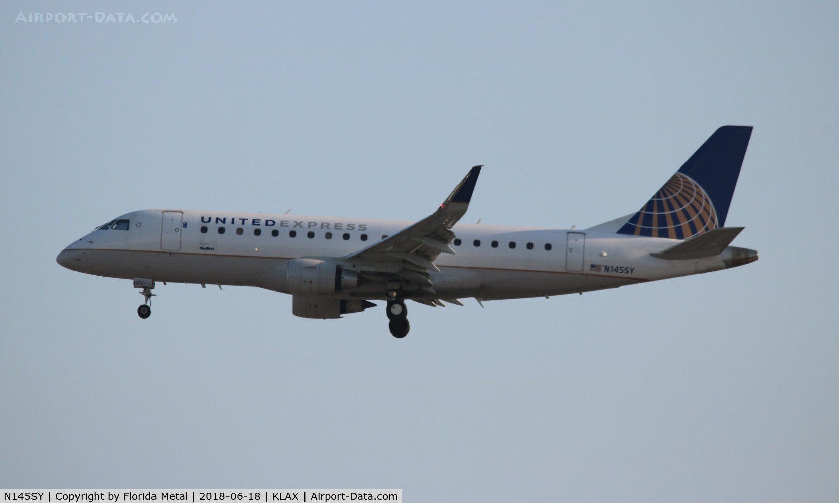 N145SY, 2015 Embraer 175LR (ERJ-170-200LR) C/N 17000484, LAX 2018