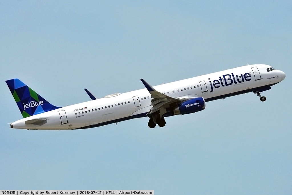 N954JB, 2015 Airbus A321-231 C/N 6725, Climbing out on departure