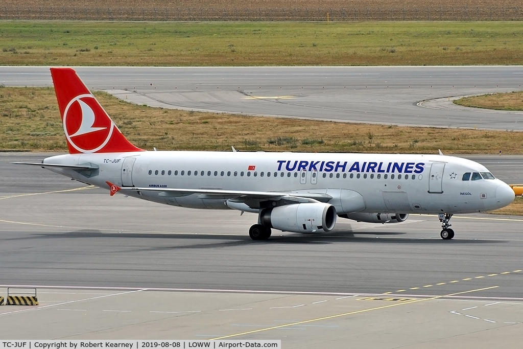 TC-JUF, 2004 Airbus A320-232 C/N 2164, Taxiing in after arrival