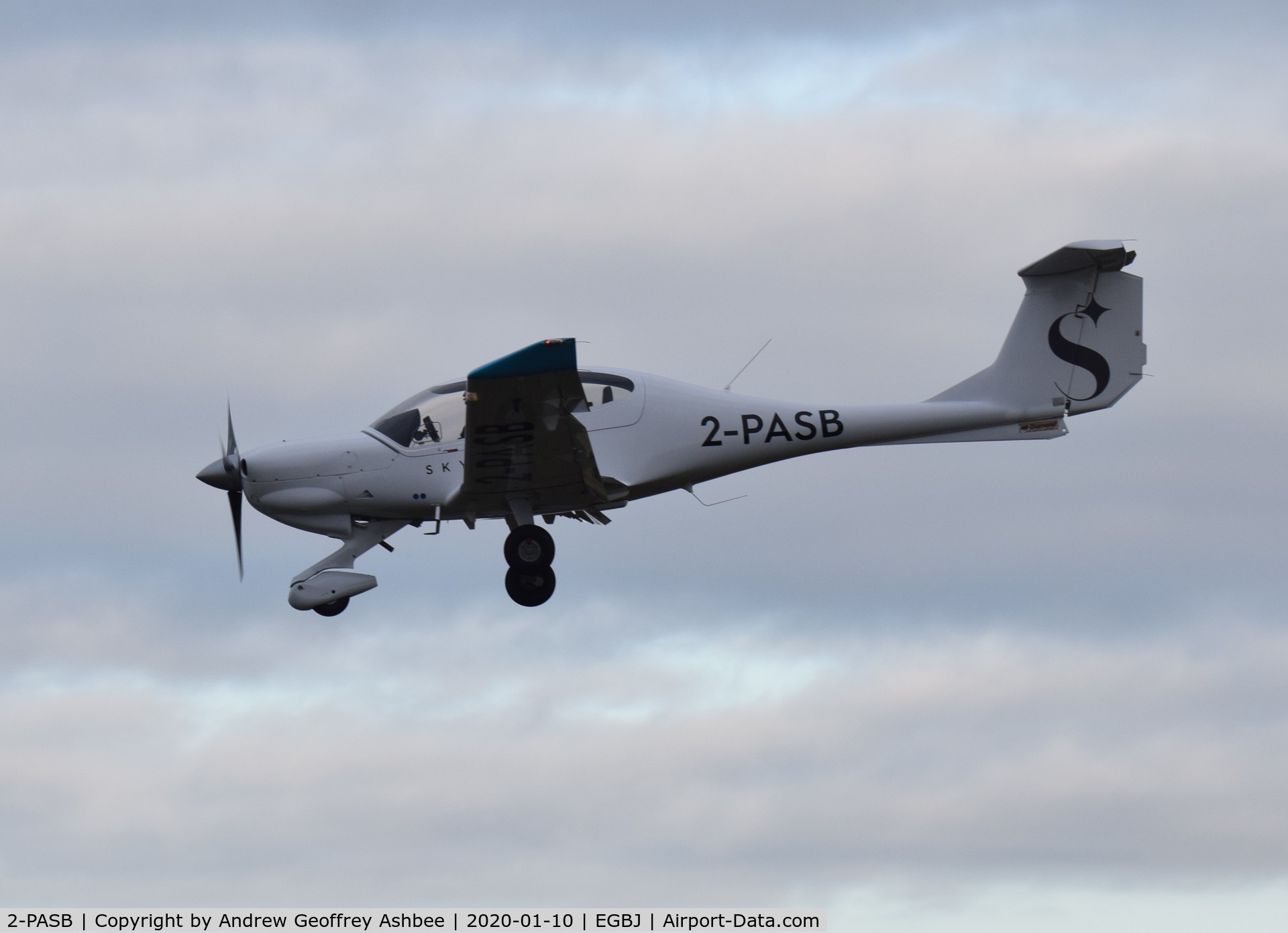 2-PASB, Diamond DA-40D Diamond Star C/N D4.285, 2-PASB landing at Gloucestershire Airport.