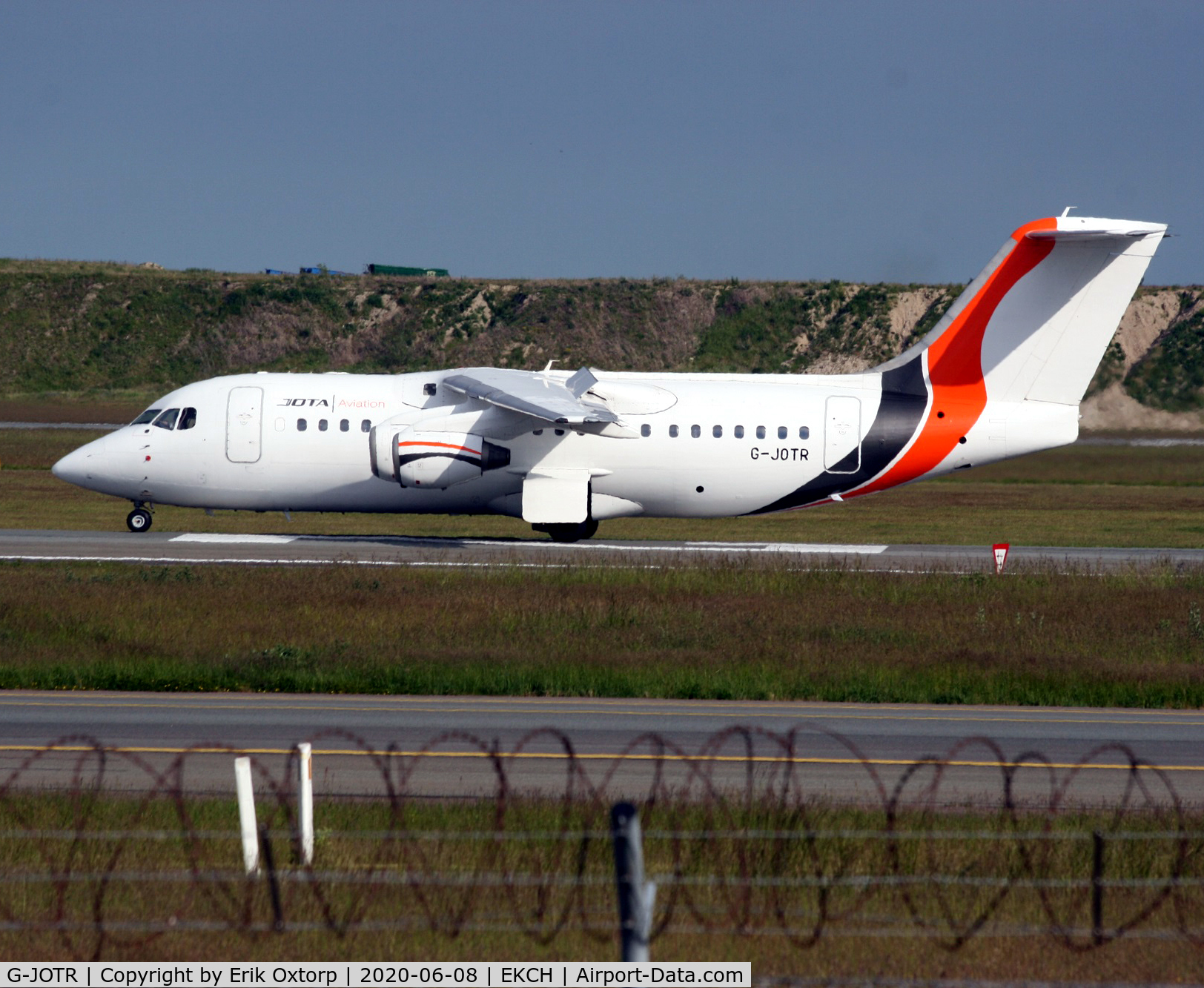 G-JOTR, 1996 British Aerospace Avro 146-RJ85 C/N E.2294, G-JOTR landed rw 04L