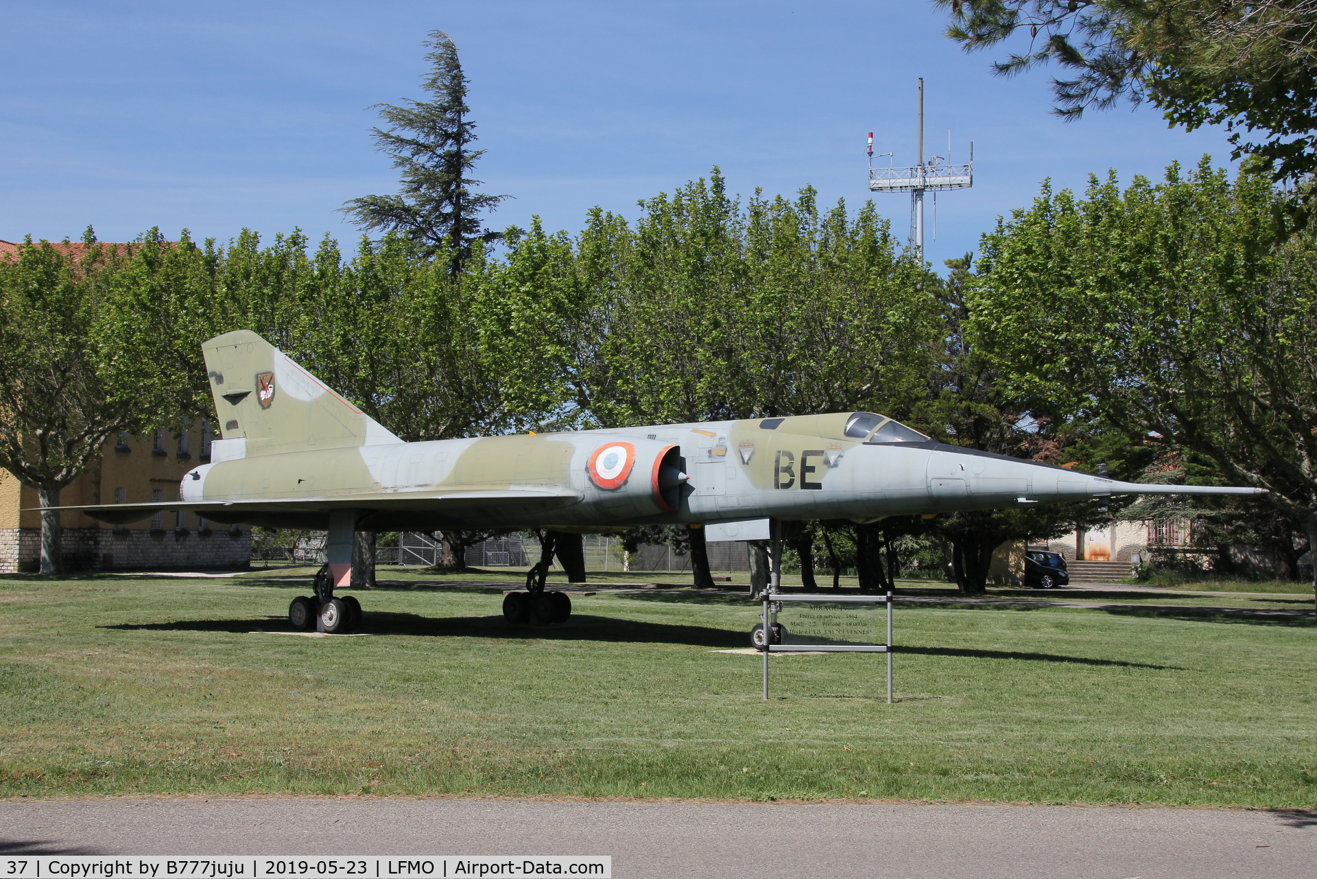 37, Dassault Mirage IVA C/N 37, at Orange
peint n°32 BE (at Chateaudun)