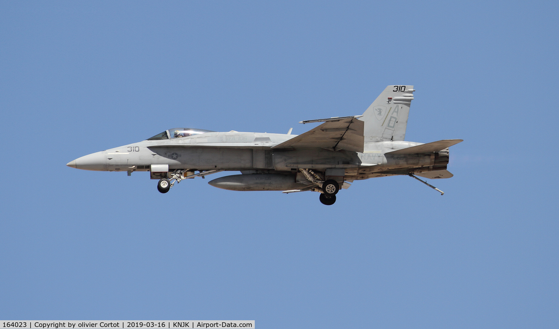 164023, 1990 McDonnell Douglas F/A-18C Hornet C/N 0907/C163, 2019 airshow - maybe the last US Navy legacy hornet display ever...