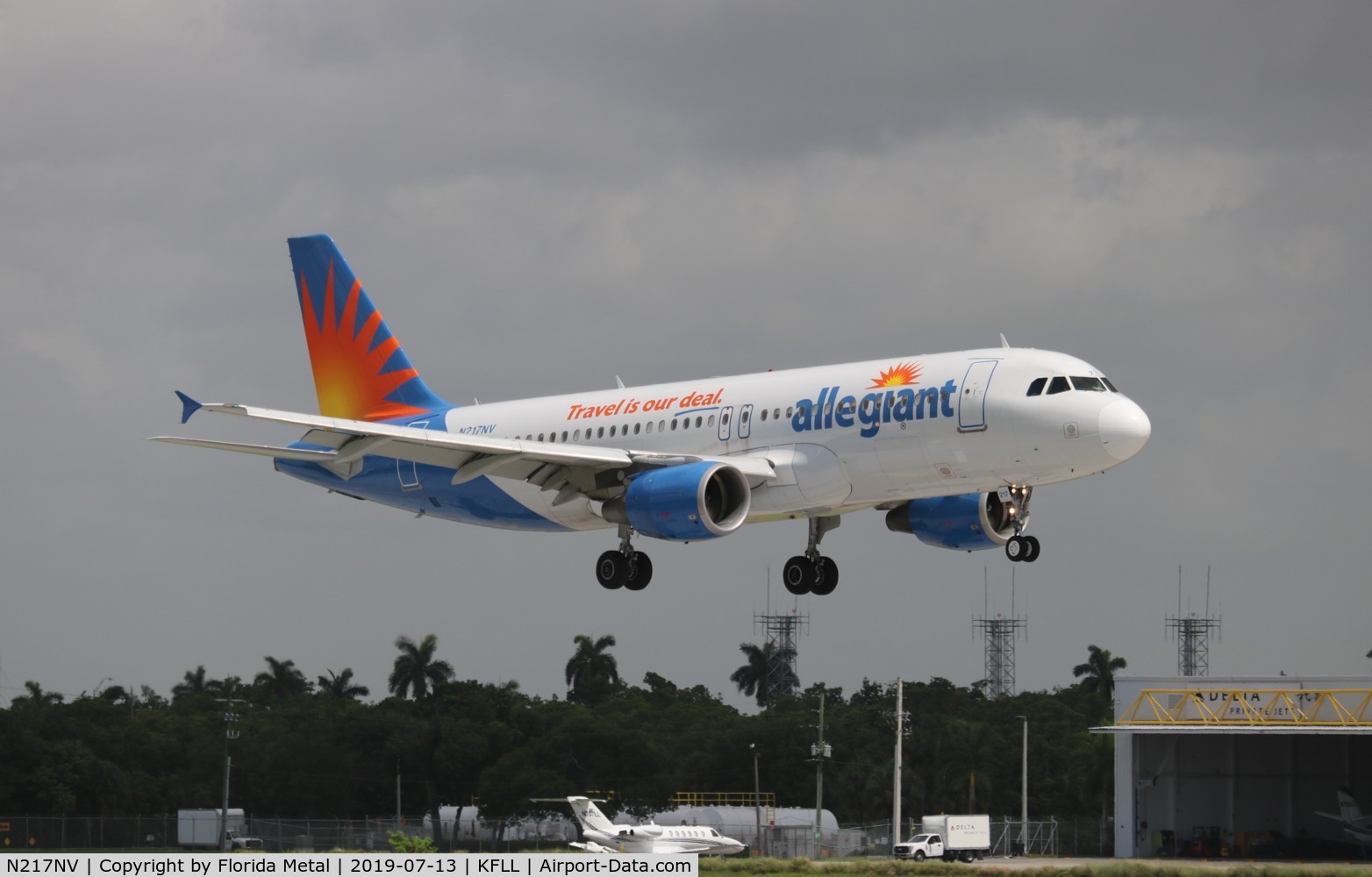 N217NV, 2000 Airbus A320-214 C/N 1347, FLL 2019