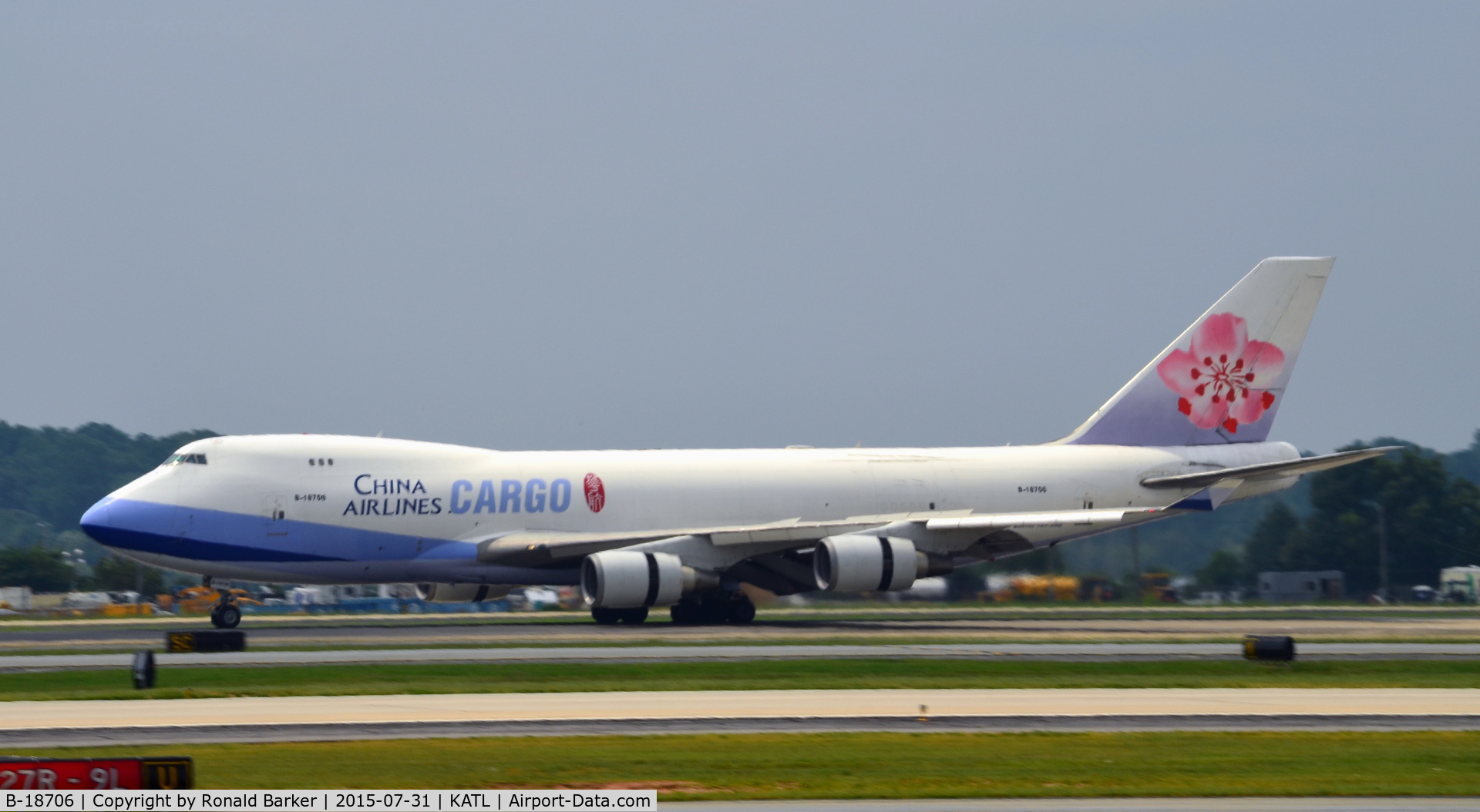 B-18706, 2001 Boeing 747-409F/SCD C/N 30763, Landing Atlanta