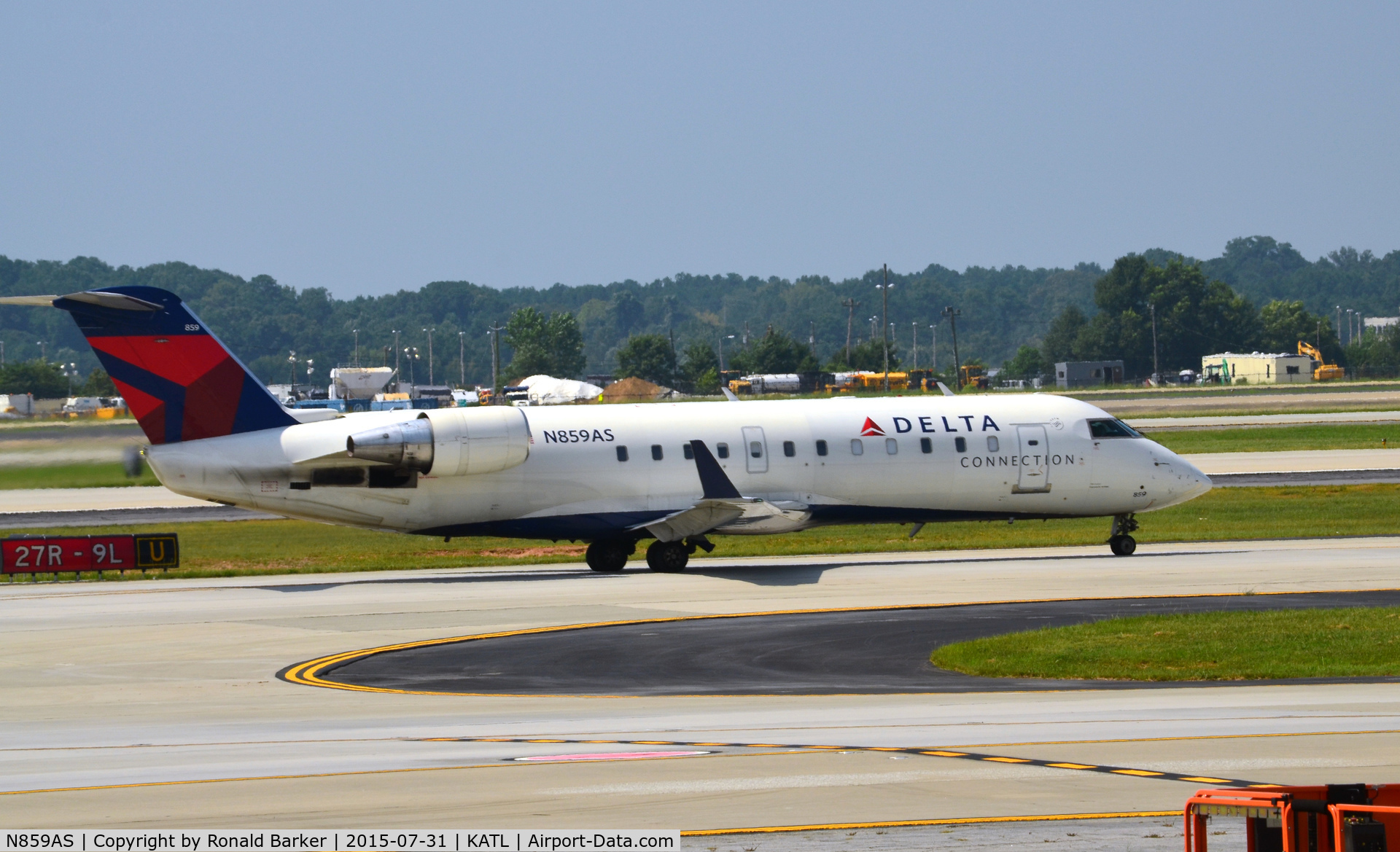 N859AS, 2000 Bombardier CRJ-200ER (CL-600-2B19) C/N 7421, Taxi Atlanta