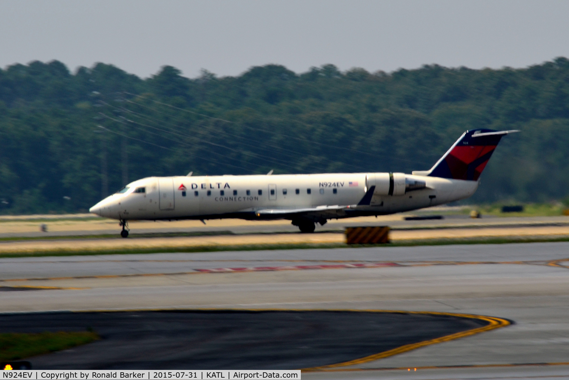 N924EV, 2003 Bombardier CRJ-200ER (CL-600-2B19) C/N 7830, Landing Atlanta