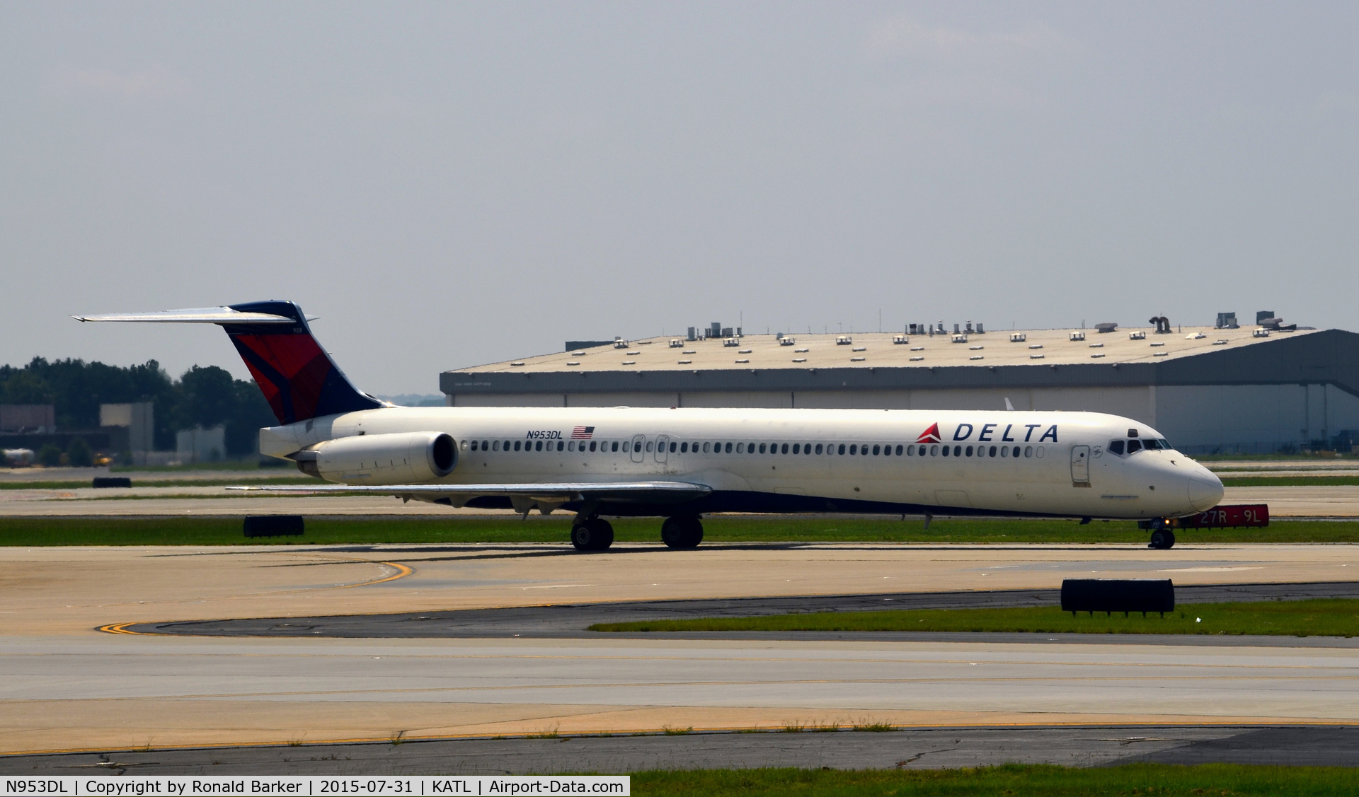 N953DL, 1990 McDonnell Douglas MD-88 C/N 49884, Taxi Atlanta