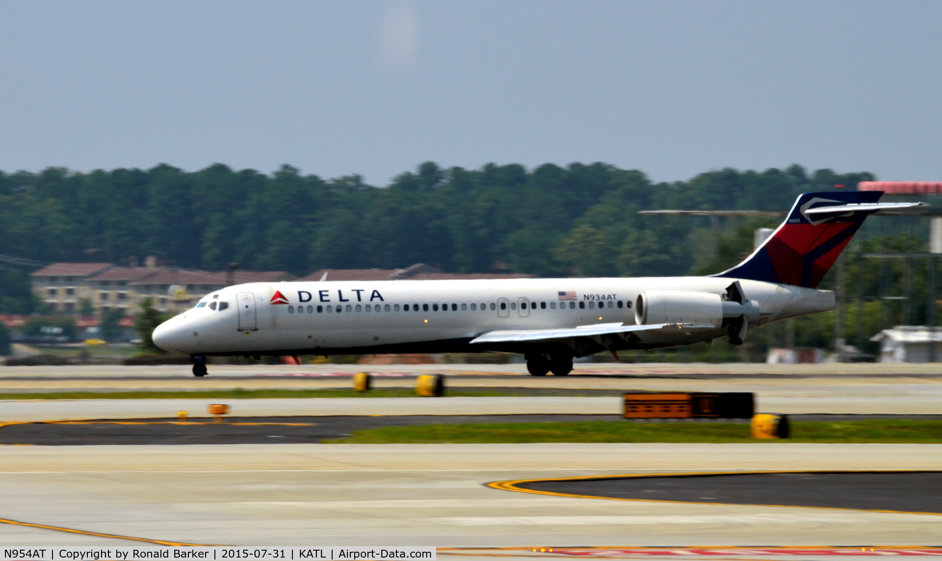 N954AT, 2000 Boeing 717-2BD C/N 55016, Landing Atlanta