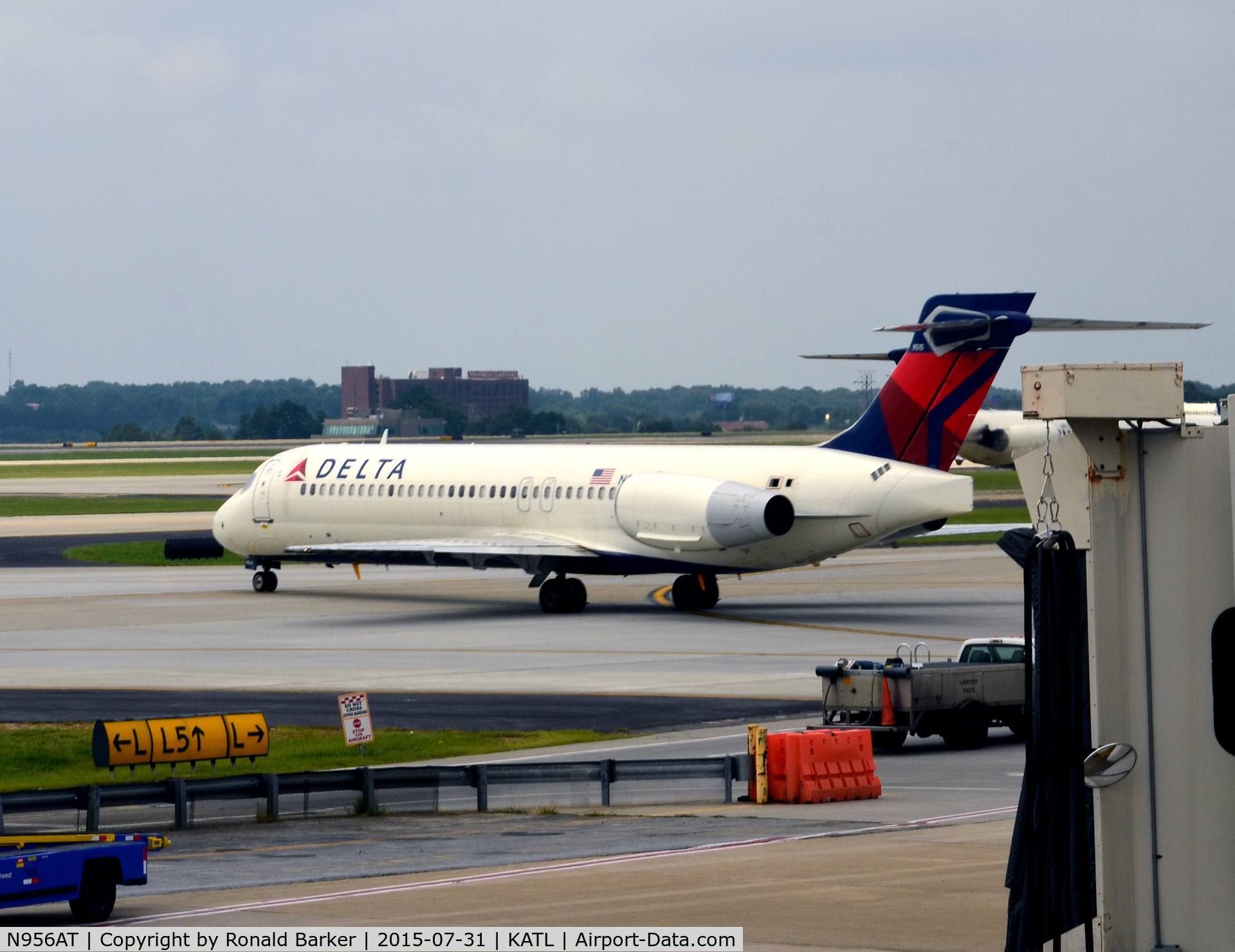N956AT, 2000 Boeing 717-200 C/N 55018, Taxi Atlanta