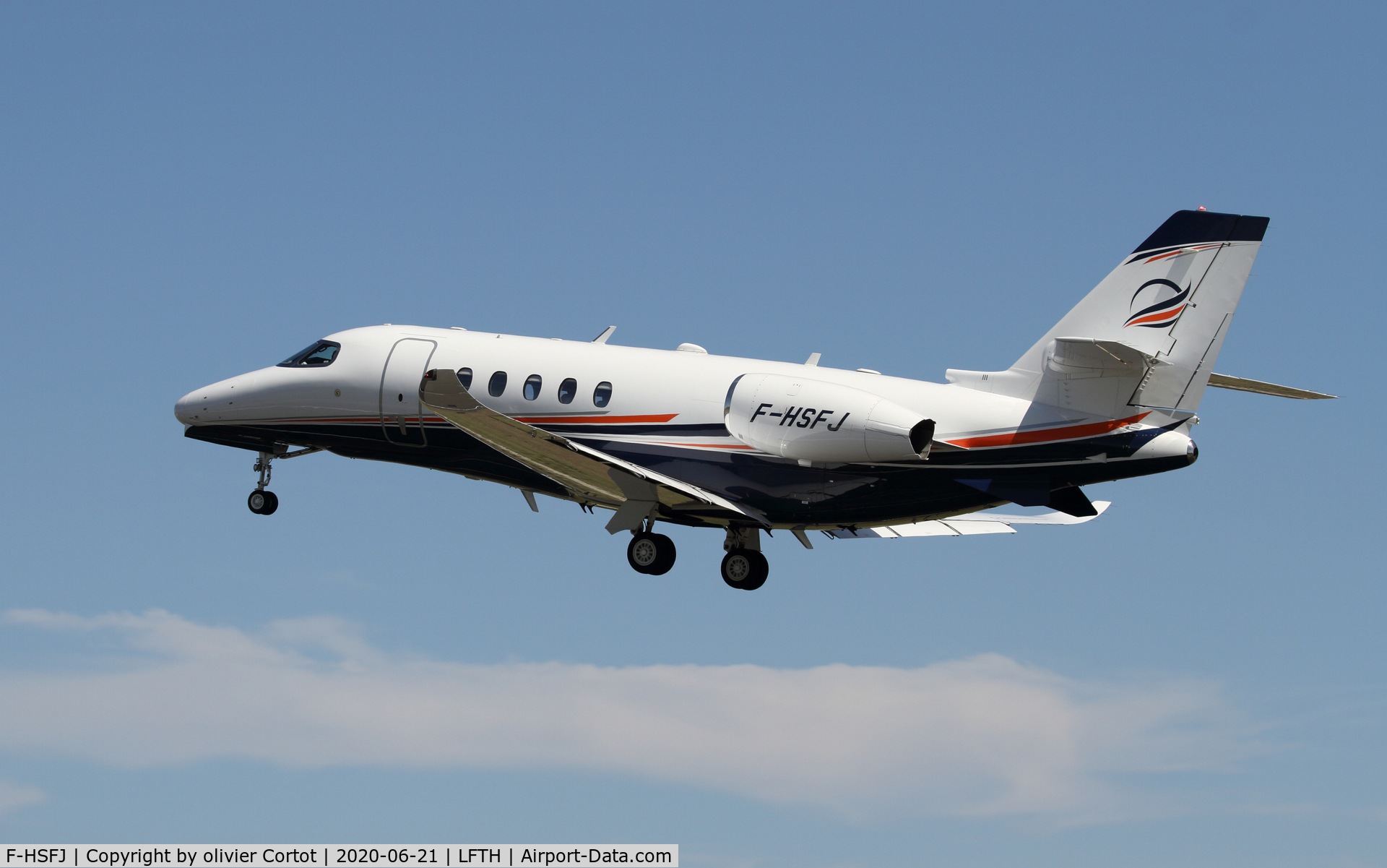 F-HSFJ, 2017 Cessna 680A Citation Latitude C/N 680A-0099, taking off, june 2020