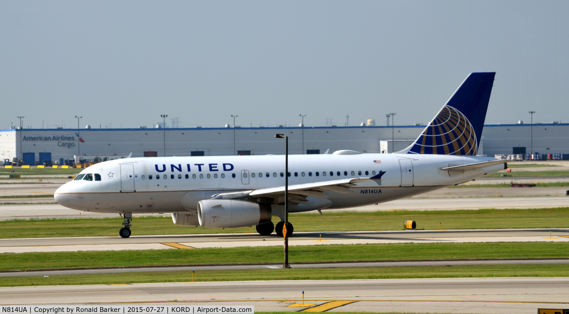N814UA, 1998 Airbus A319-131 C/N 862, Taxi for takeoff O'Hare